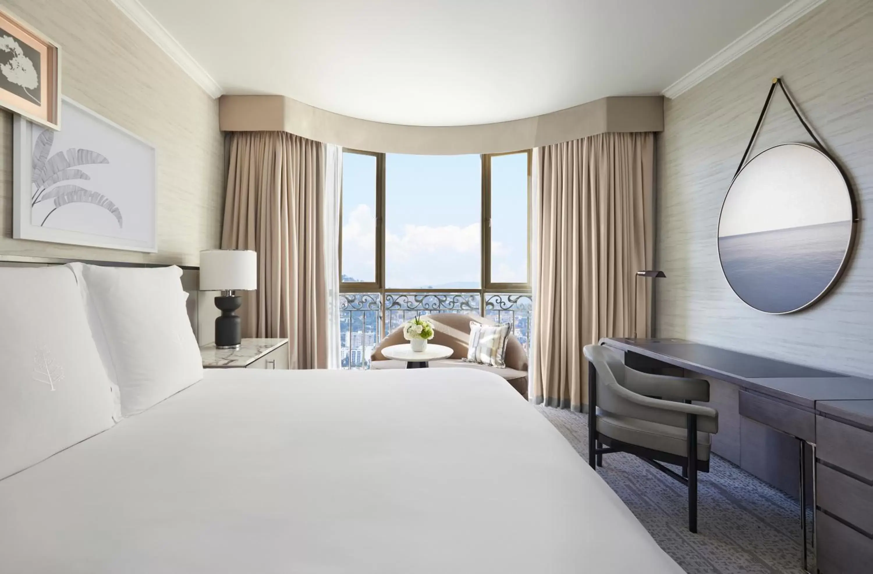 Bedroom, Bed in Beverly Wilshire, Beverly Hills, A Four Seasons Hotel Bedroom, Bed in Beverly Wilshire, Beverly Hills, A Four Seasons Hotel