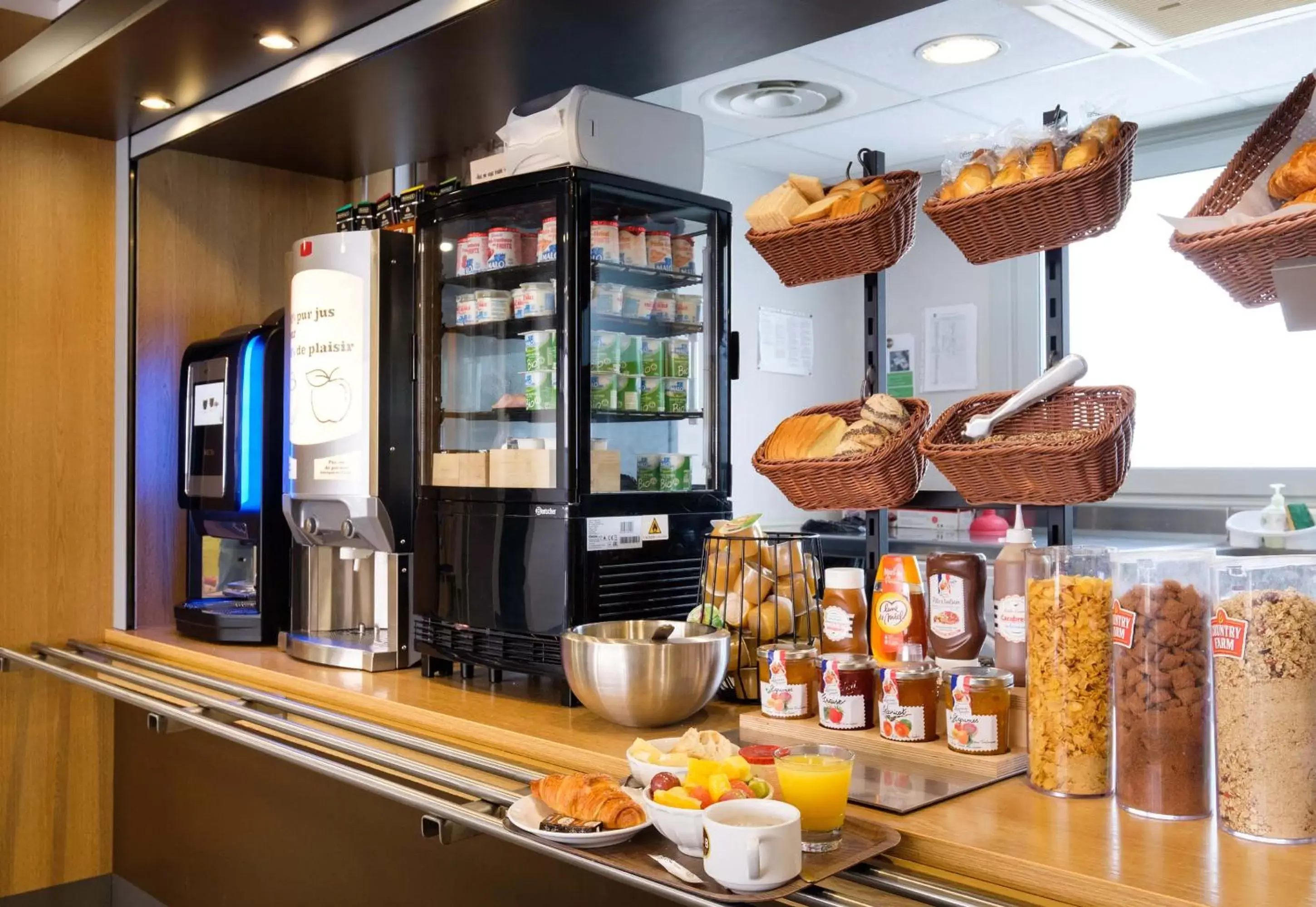 Breakfast in B&B HOTEL Cannes La Bocca Plage Breakfast in B&B HOTEL Cannes La Bocca Plage