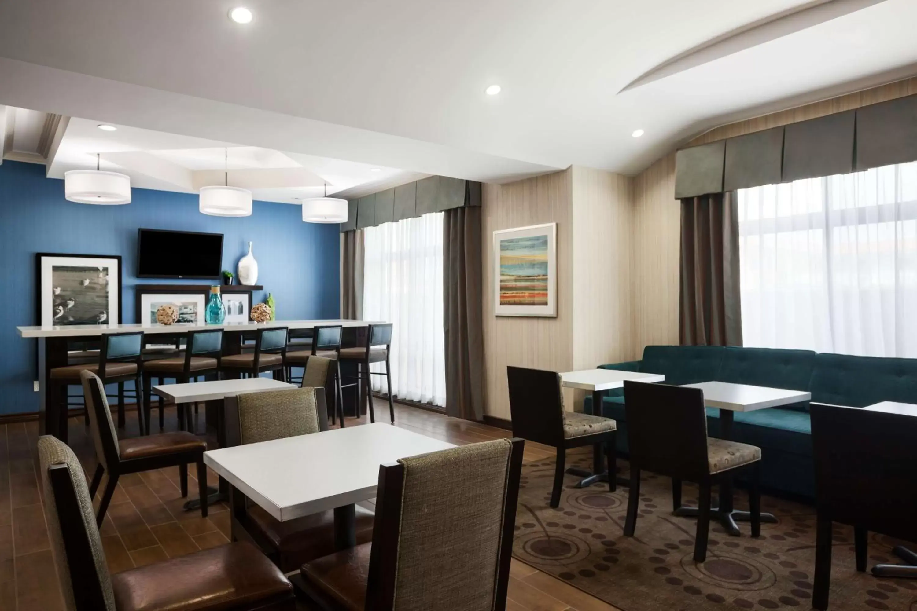 Lobby or reception in Hampton Inn Los Angeles Int'l Airport/Hawthorne Lobby or reception in Hampton Inn Los Angeles Int'l Airport/Hawthorne