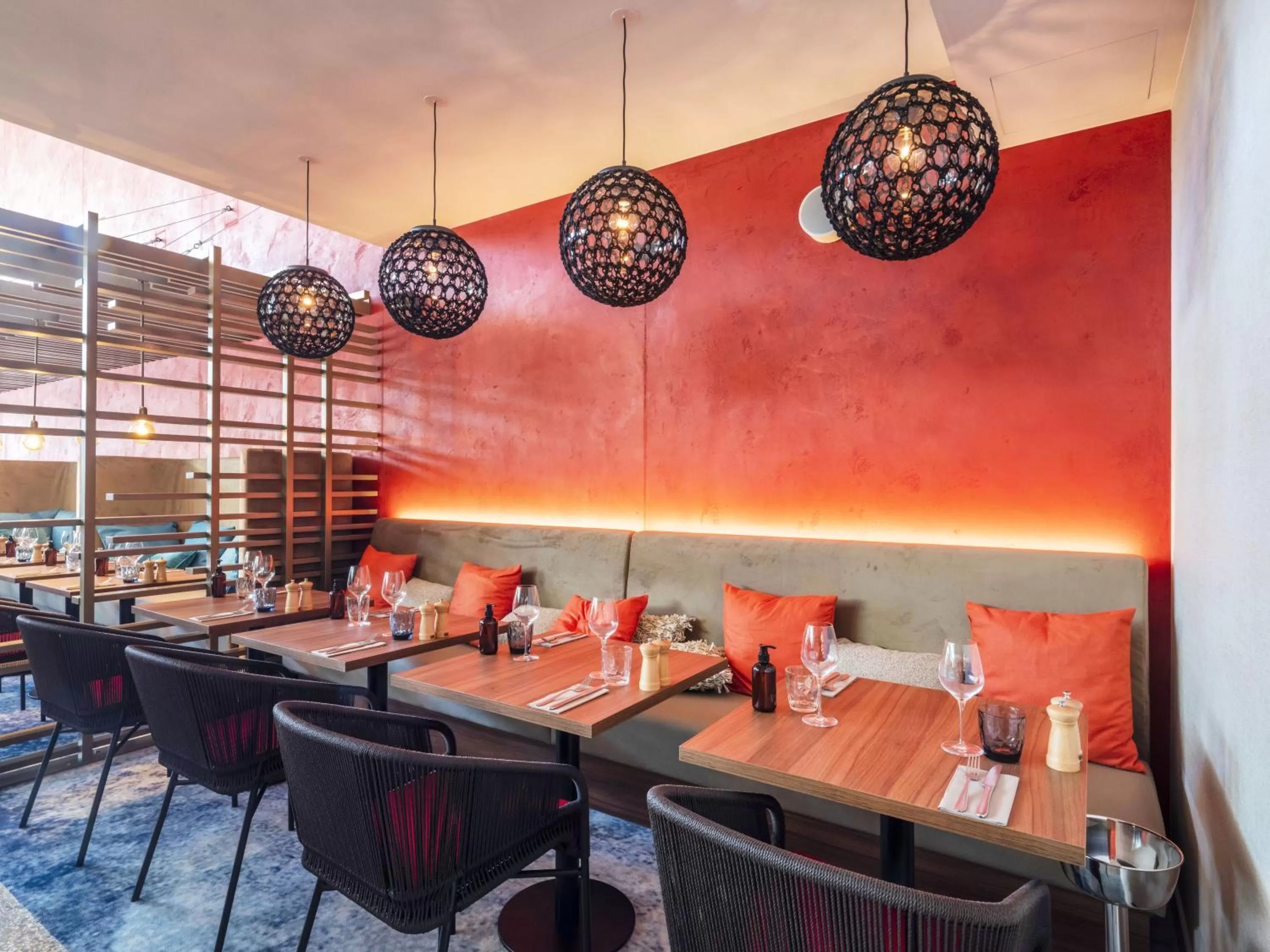 Restaurant/places to eat in Crowne Plaza - Nice - Grand Arenas by IHG