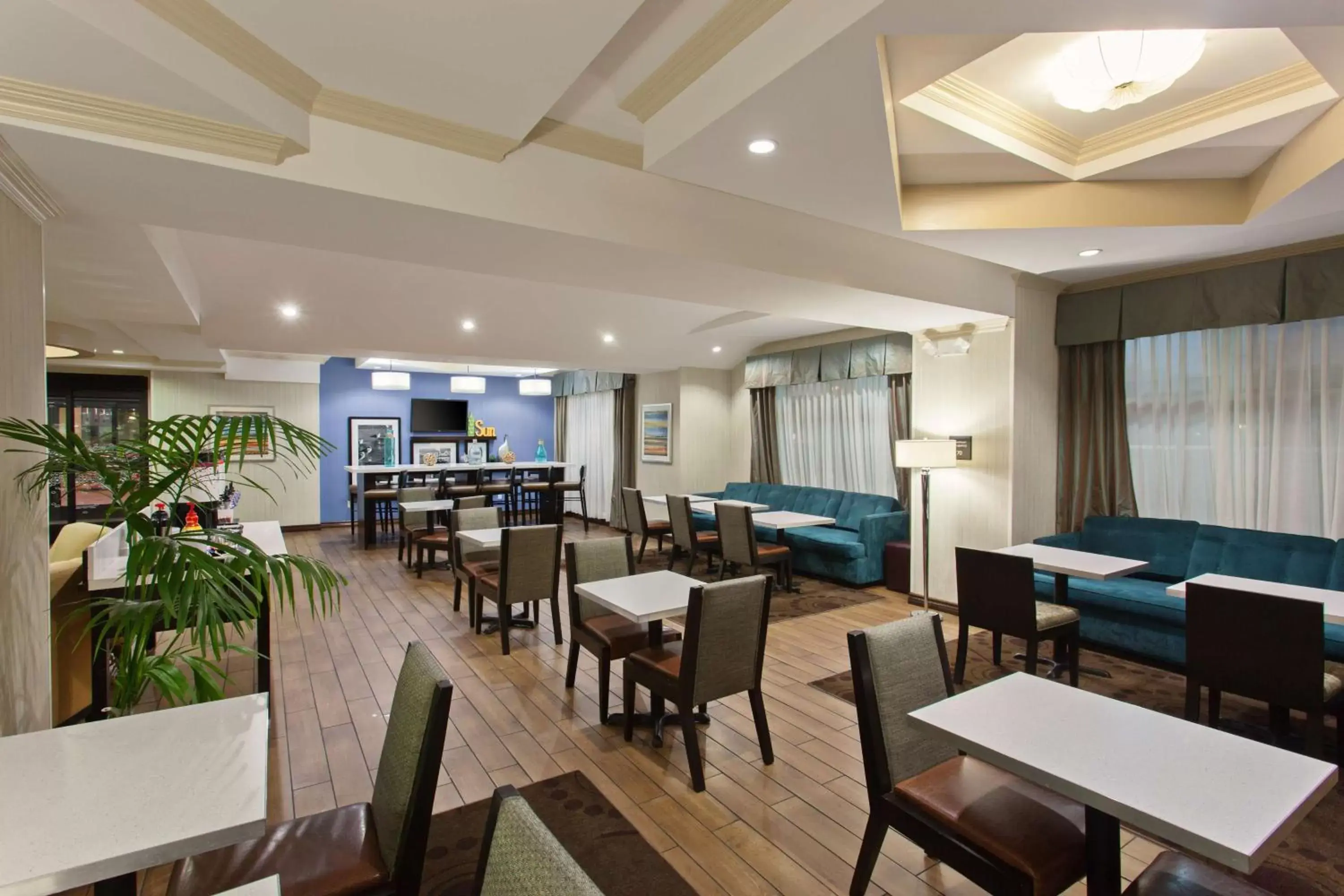Lobby or reception in Hampton Inn Los Angeles Int'l Airport/Hawthorne Lobby or reception in Hampton Inn Los Angeles Int'l Airport/Hawthorne