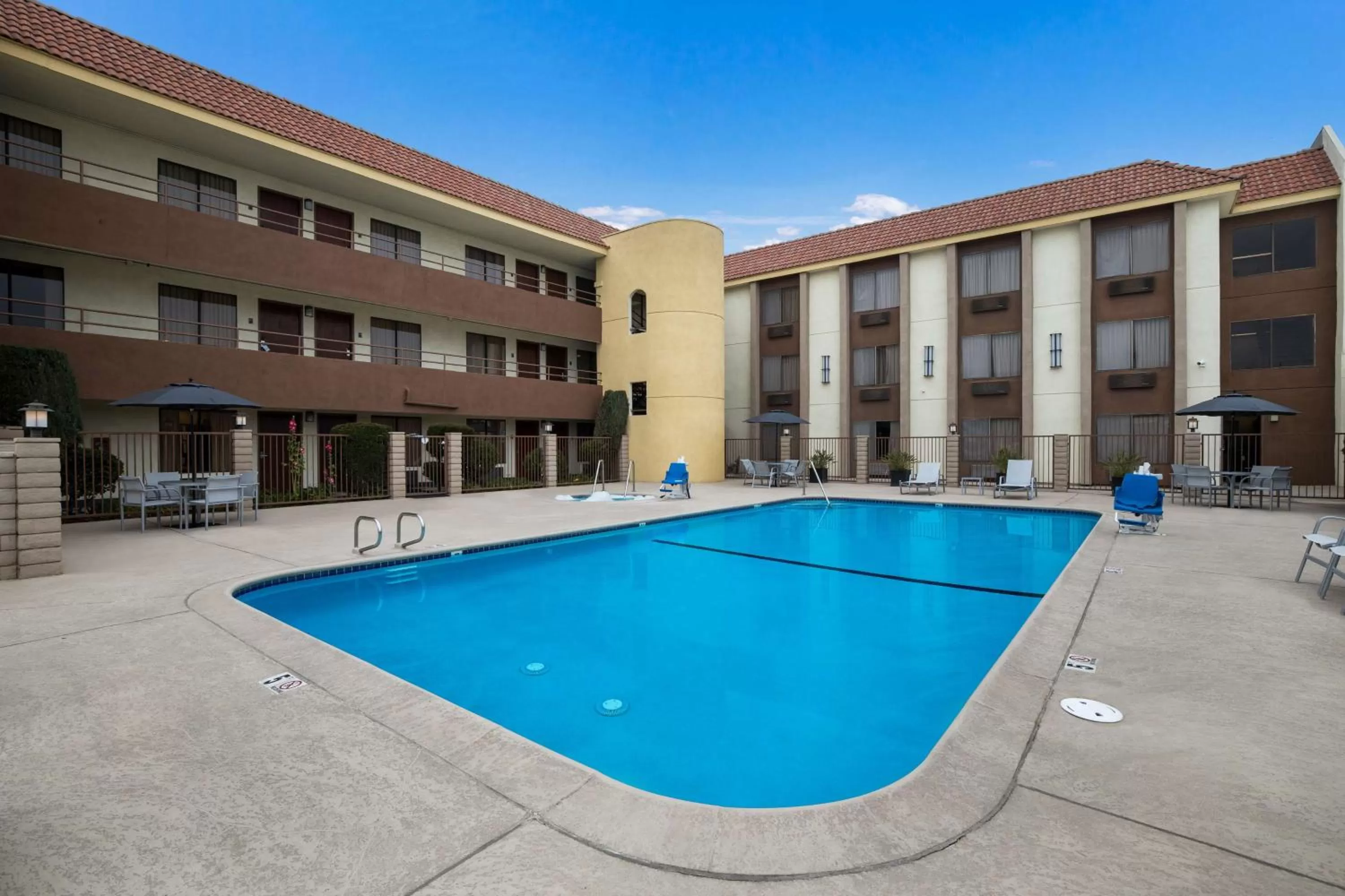Pool view in Best Western Norwalk Inn