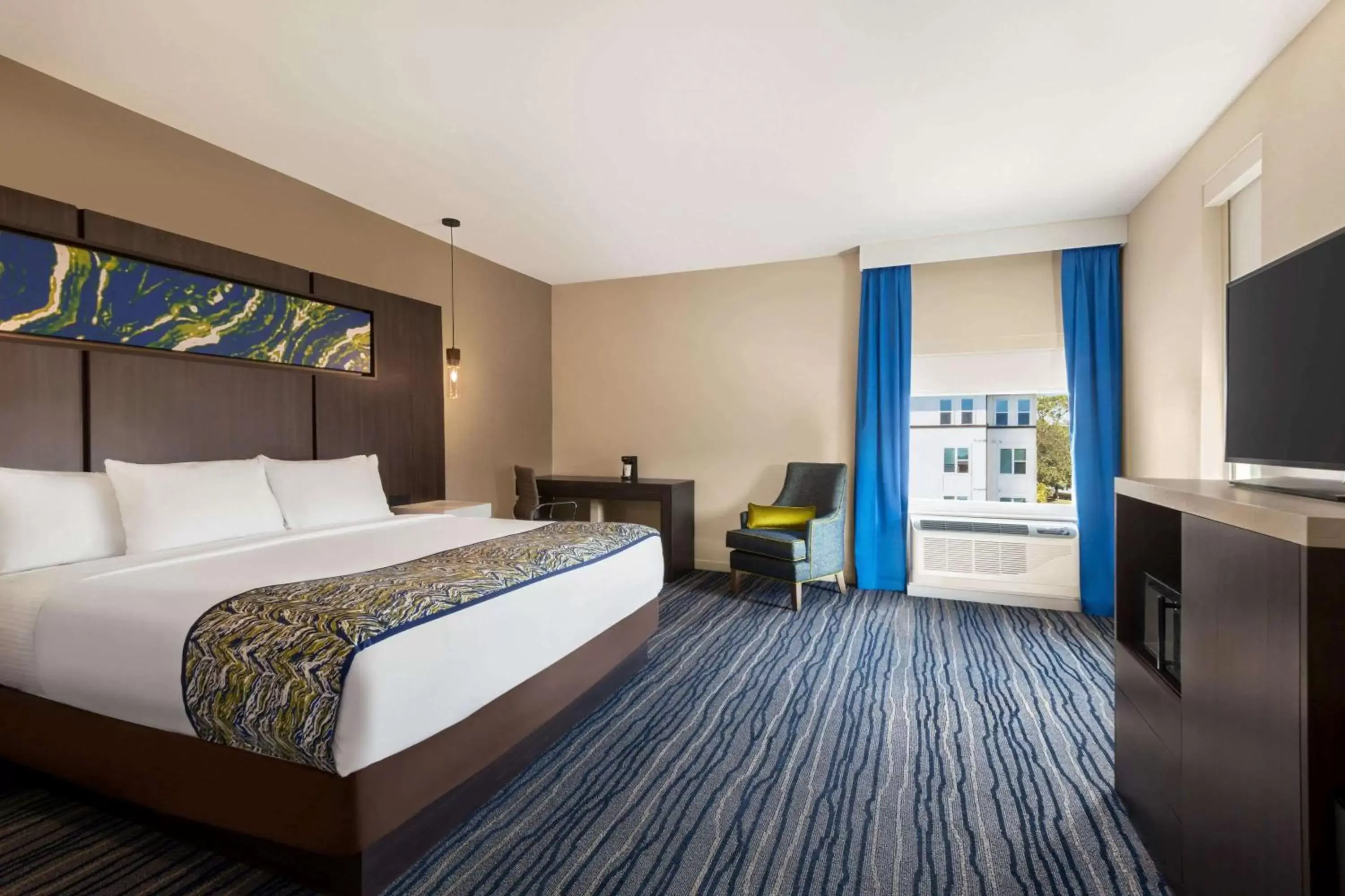 Photo of the whole room, Bed in La Quinta Inn & Suites by Wyndham Orlando I-Drive Theme Parks Photo of the whole room, Bed in La Quinta Inn & Suites by Wyndham Orlando I-Drive Theme Parks