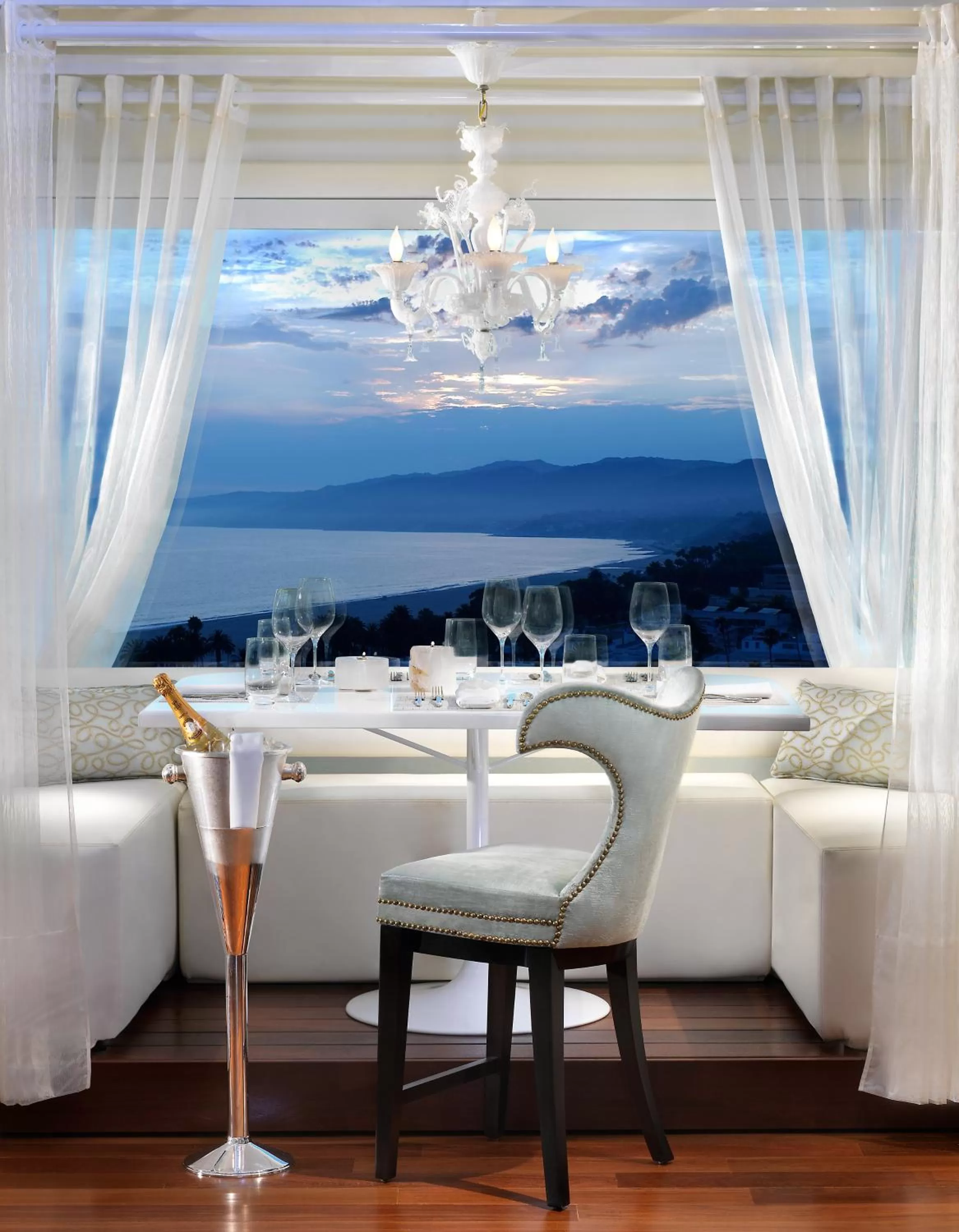 Restaurant/places to eat in Huntley Santa Monica Beach