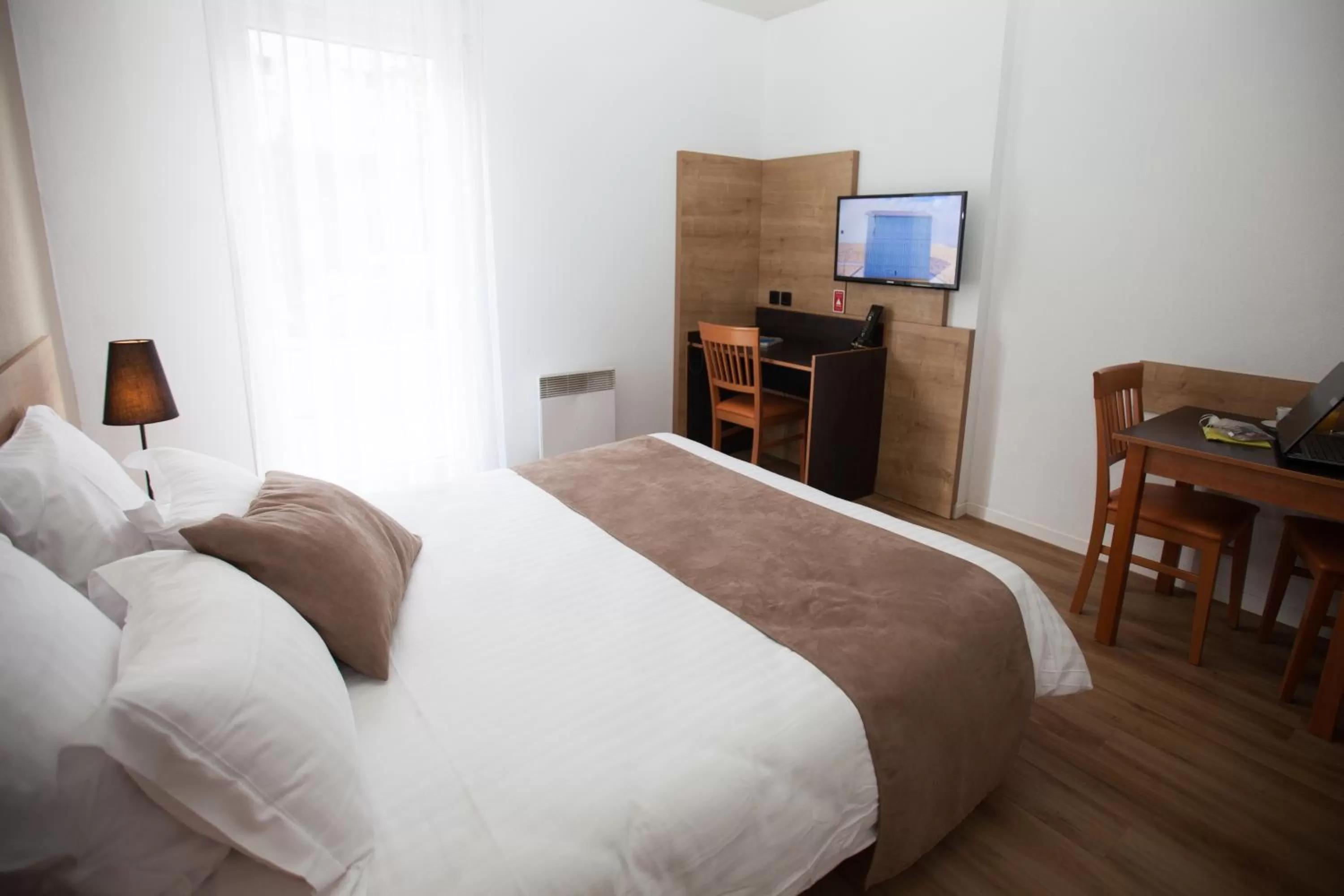 Bedroom, Bed in Apparthotel Privilodges Lyon Lumière