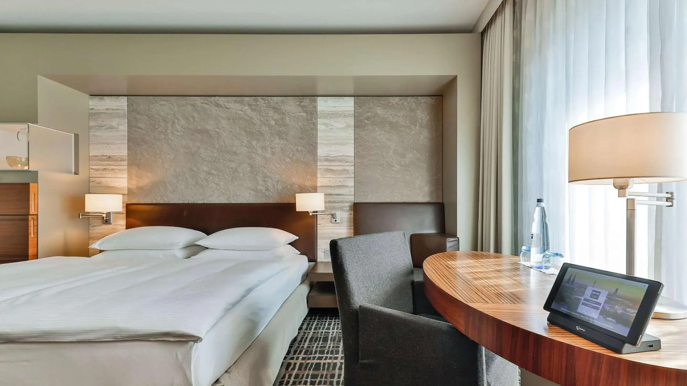 Bedroom, Bed in Dorint Hotel am Heumarkt Köln Bedroom, Bed in Dorint Hotel am Heumarkt Köln
