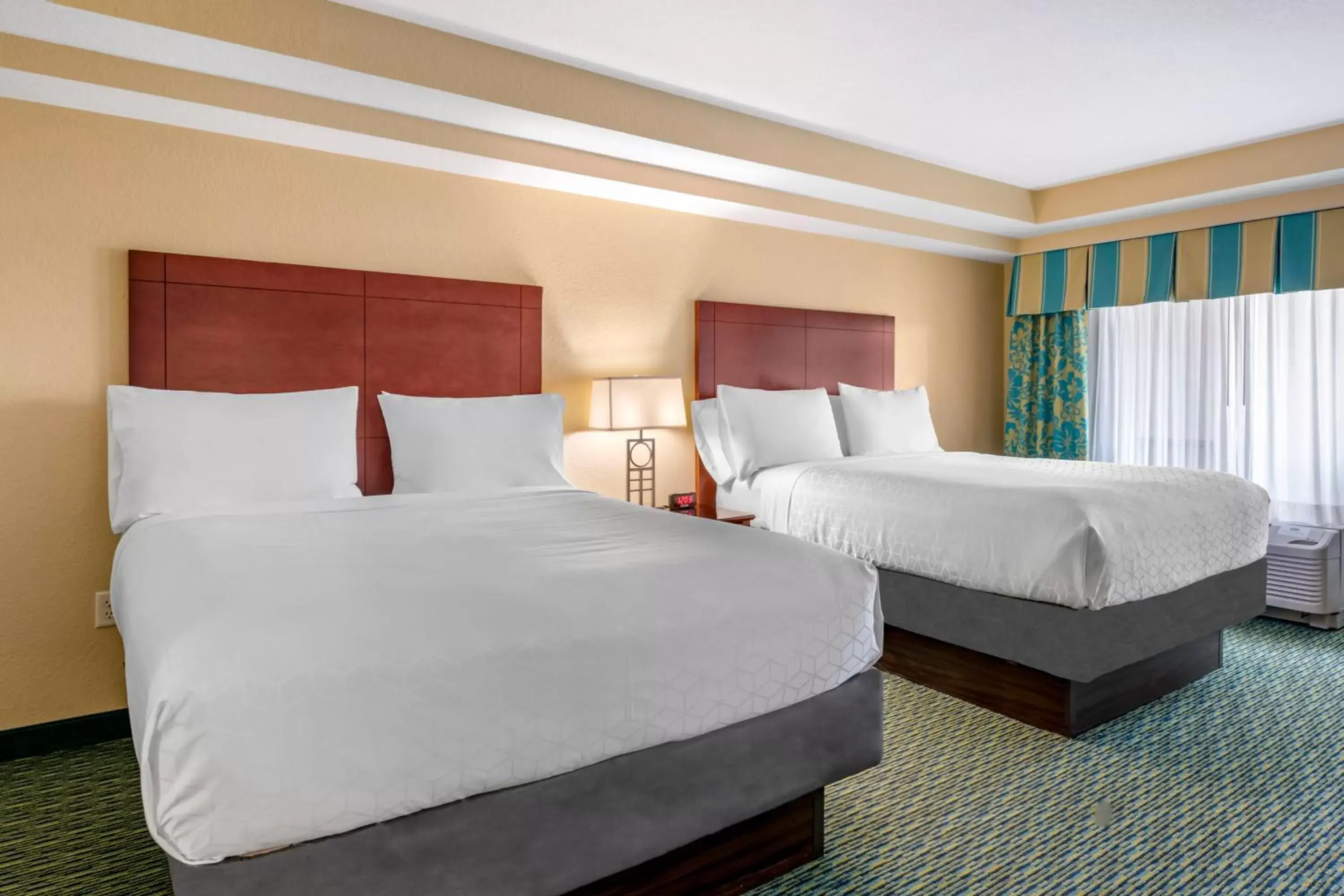 Bed in Holiday Inn Resort Orlando - Lake Buena Vista by IHG Bed in Holiday Inn Resort Orlando - Lake Buena Vista by IHG