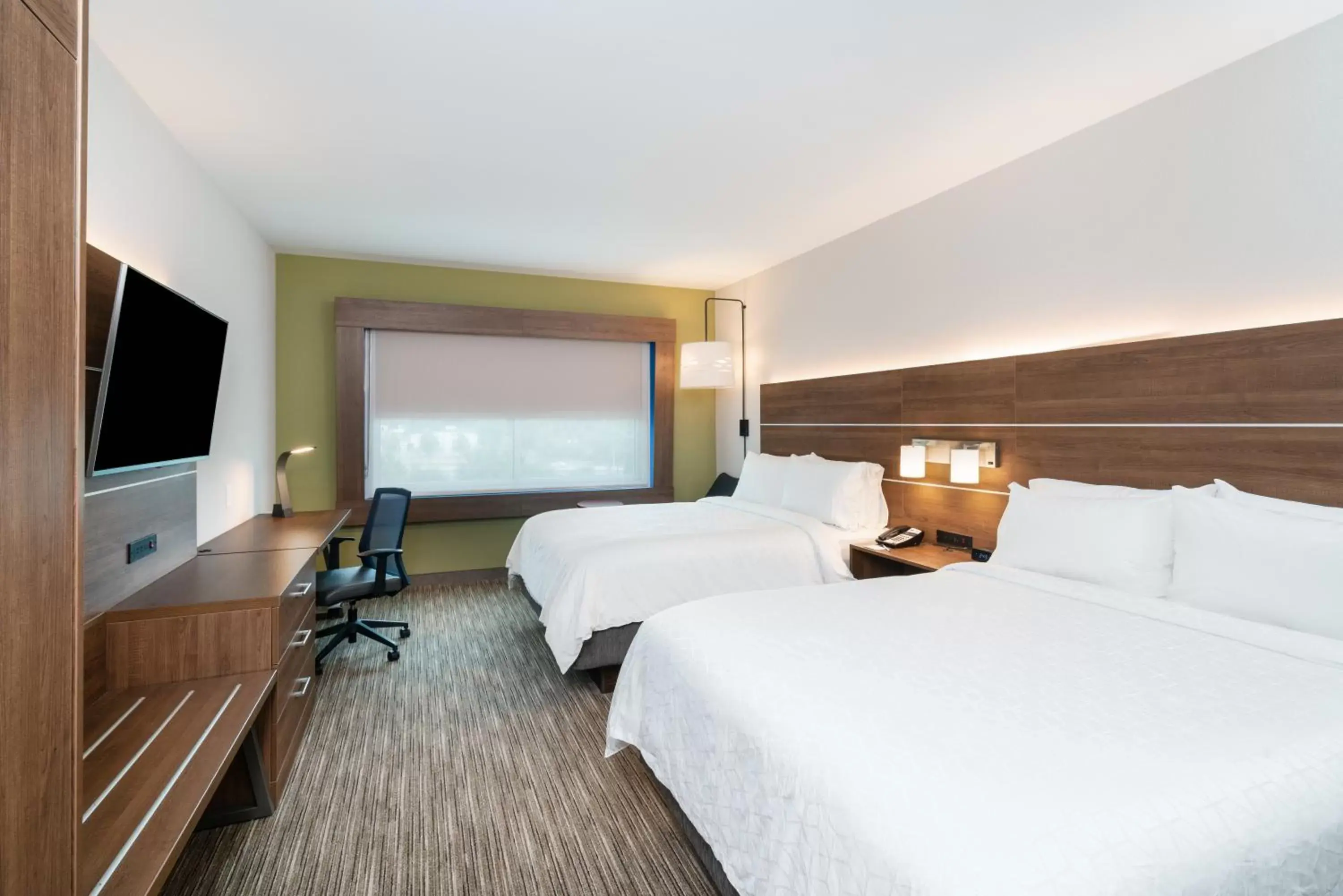 Bed in Holiday Inn Express & Suites Atlanta Airport NE - Hapeville by IHG Bed in Holiday Inn Express & Suites Atlanta Airport NE - Hapeville by IHG