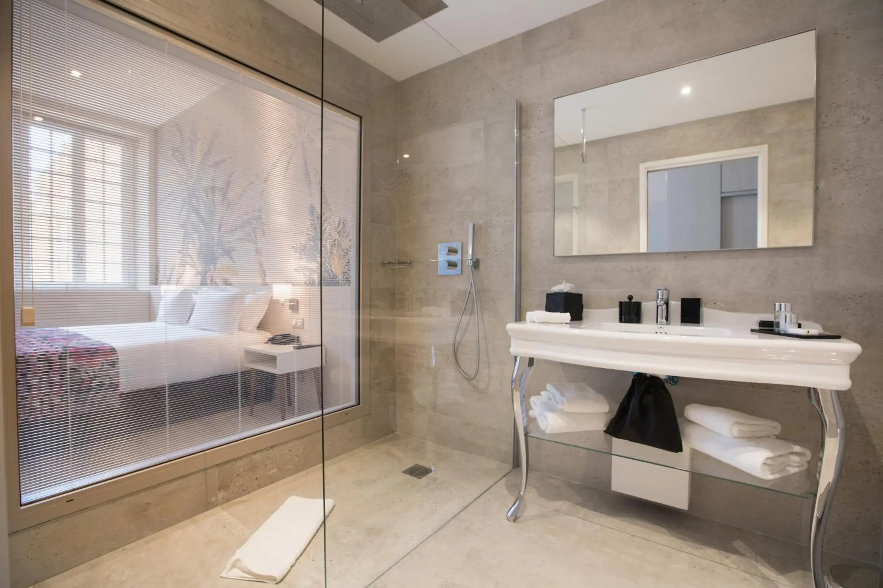 Shower, Bed in Palais Saleya Boutique Hôtel Shower, Bed in Palais Saleya Boutique Hôtel