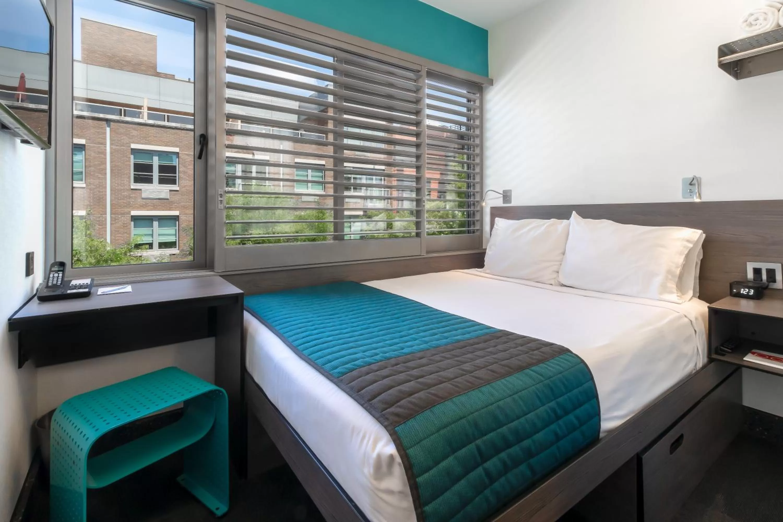 Bedroom, Bed in Pod Brooklyn