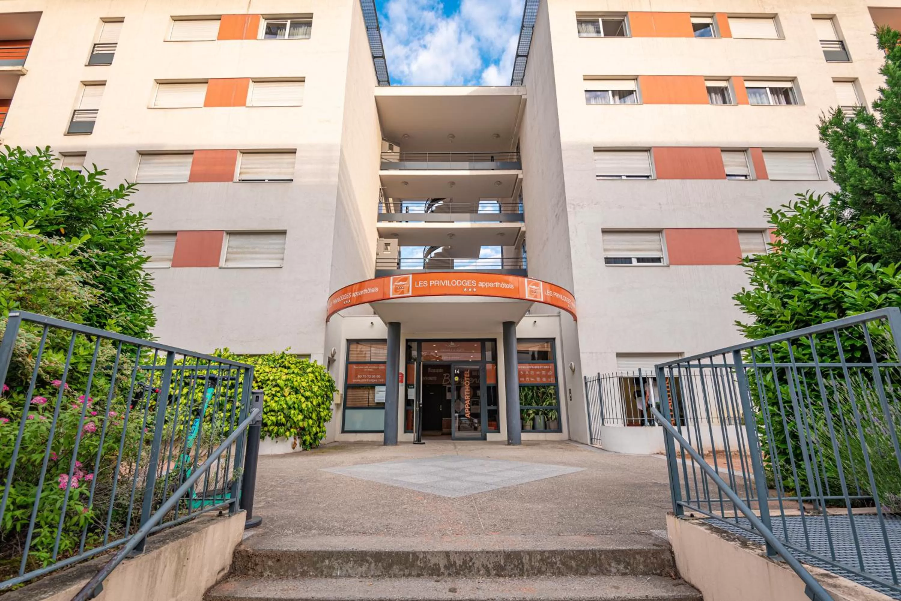 Facade/entrance in Apparthotel Privilodges Lyon Lumière