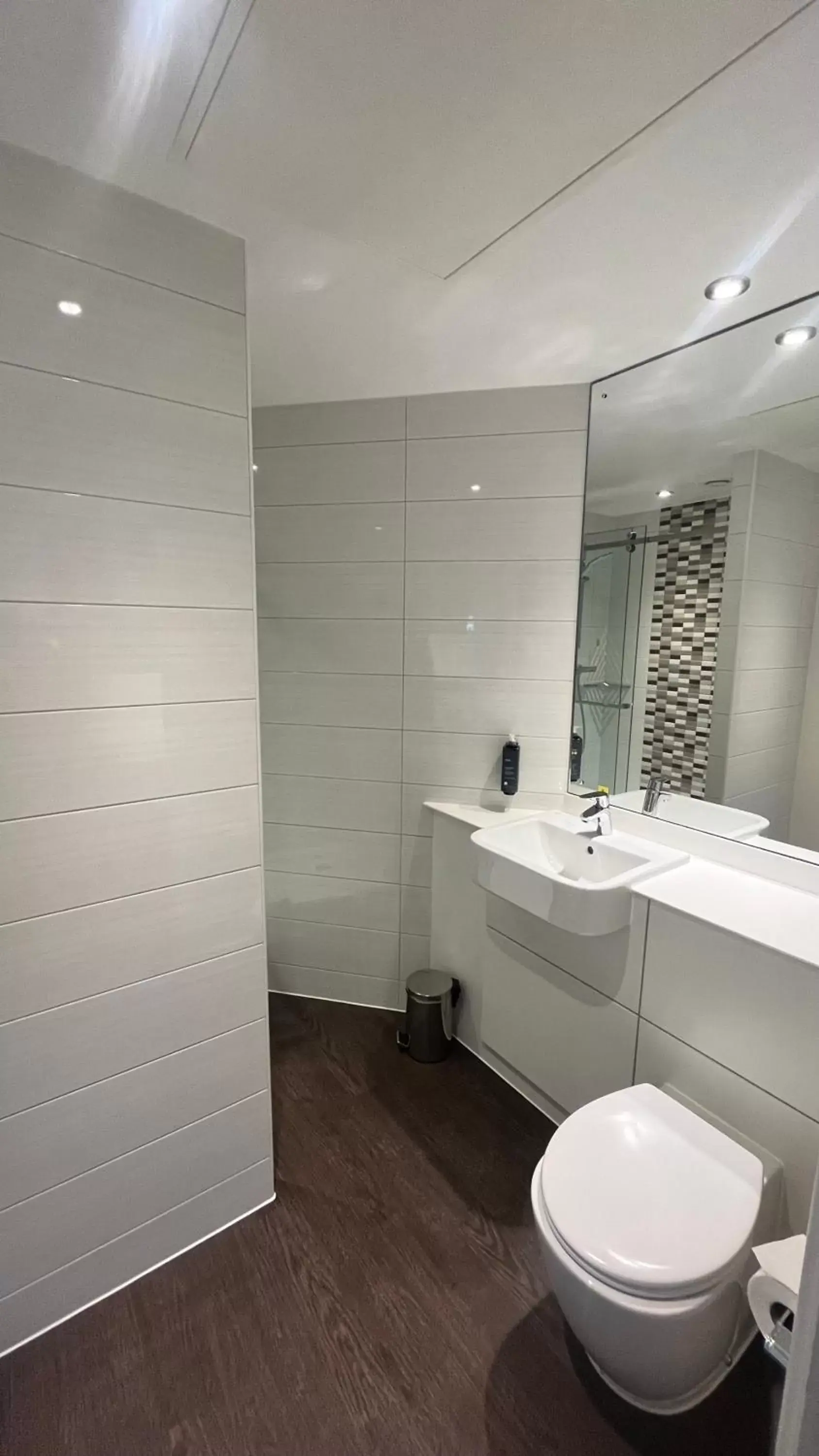 Bathroom in Maldron Hotel Finsbury Park, London Bathroom in Maldron Hotel Finsbury Park, London