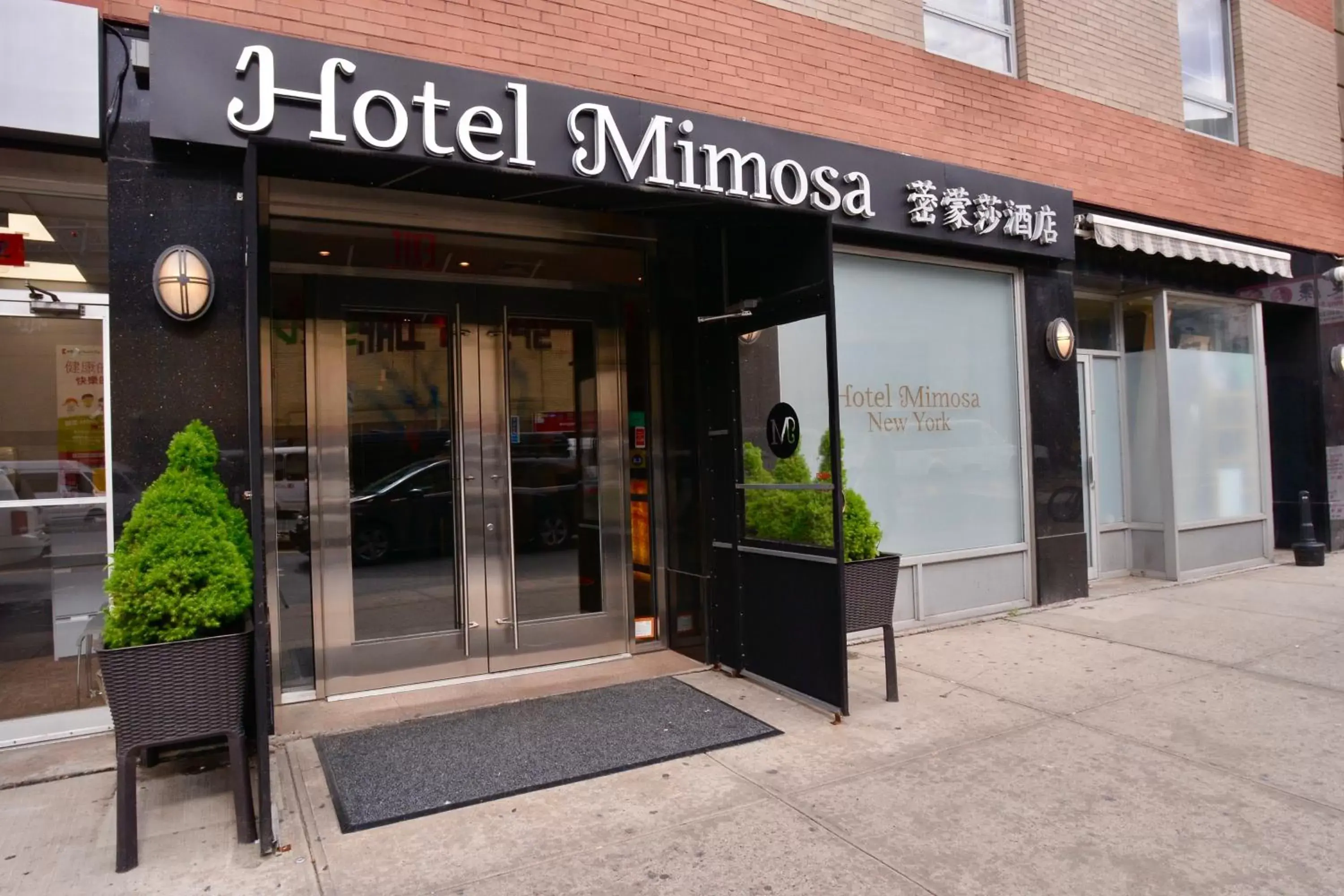 Facade/entrance in Hotel Mimosa Facade/entrance in Hotel Mimosa