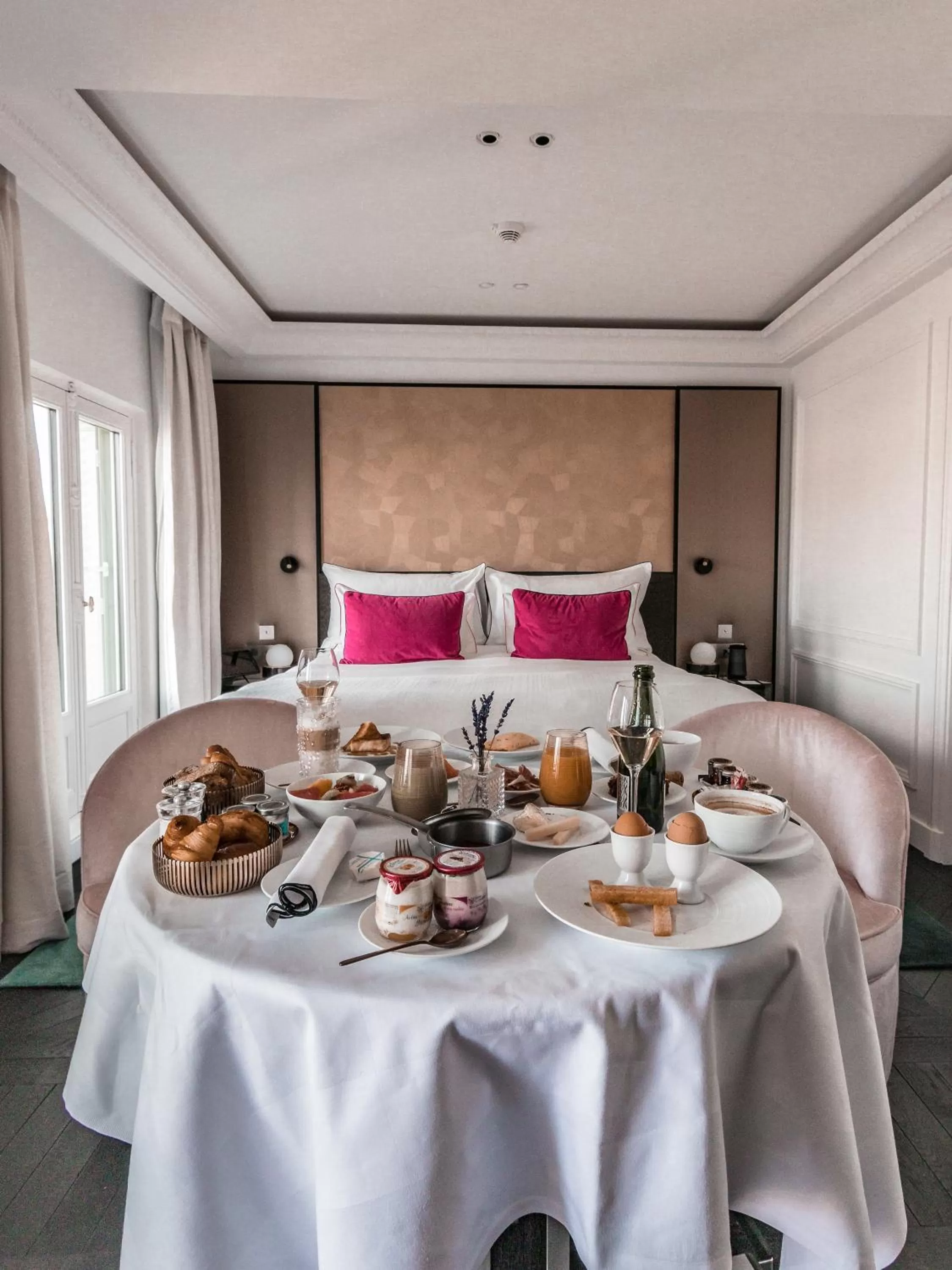 Food and drinks, Bed in Fauchon l'Hôtel Paris