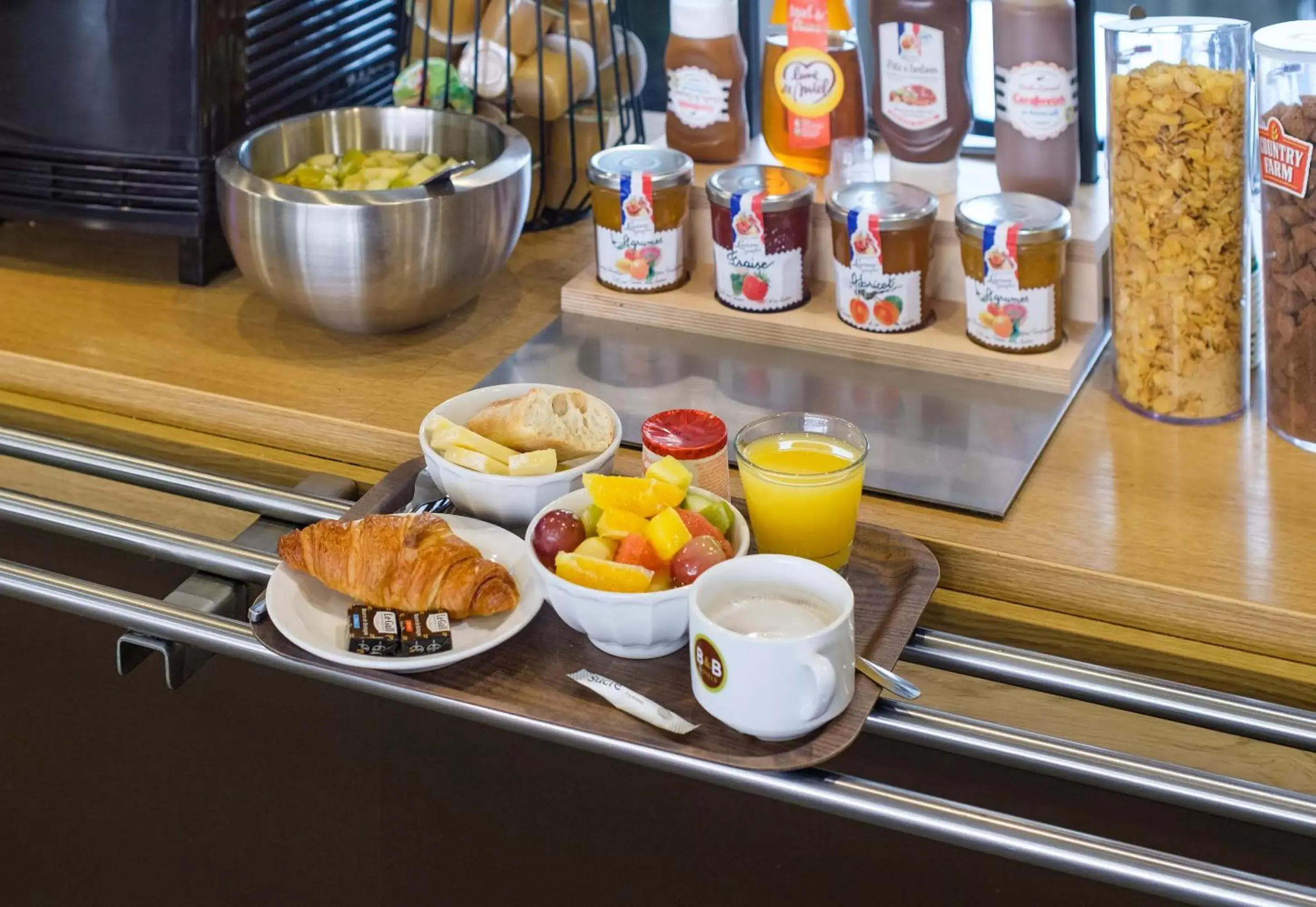 Breakfast in B&B HOTEL Cannes La Bocca Plage Breakfast in B&B HOTEL Cannes La Bocca Plage