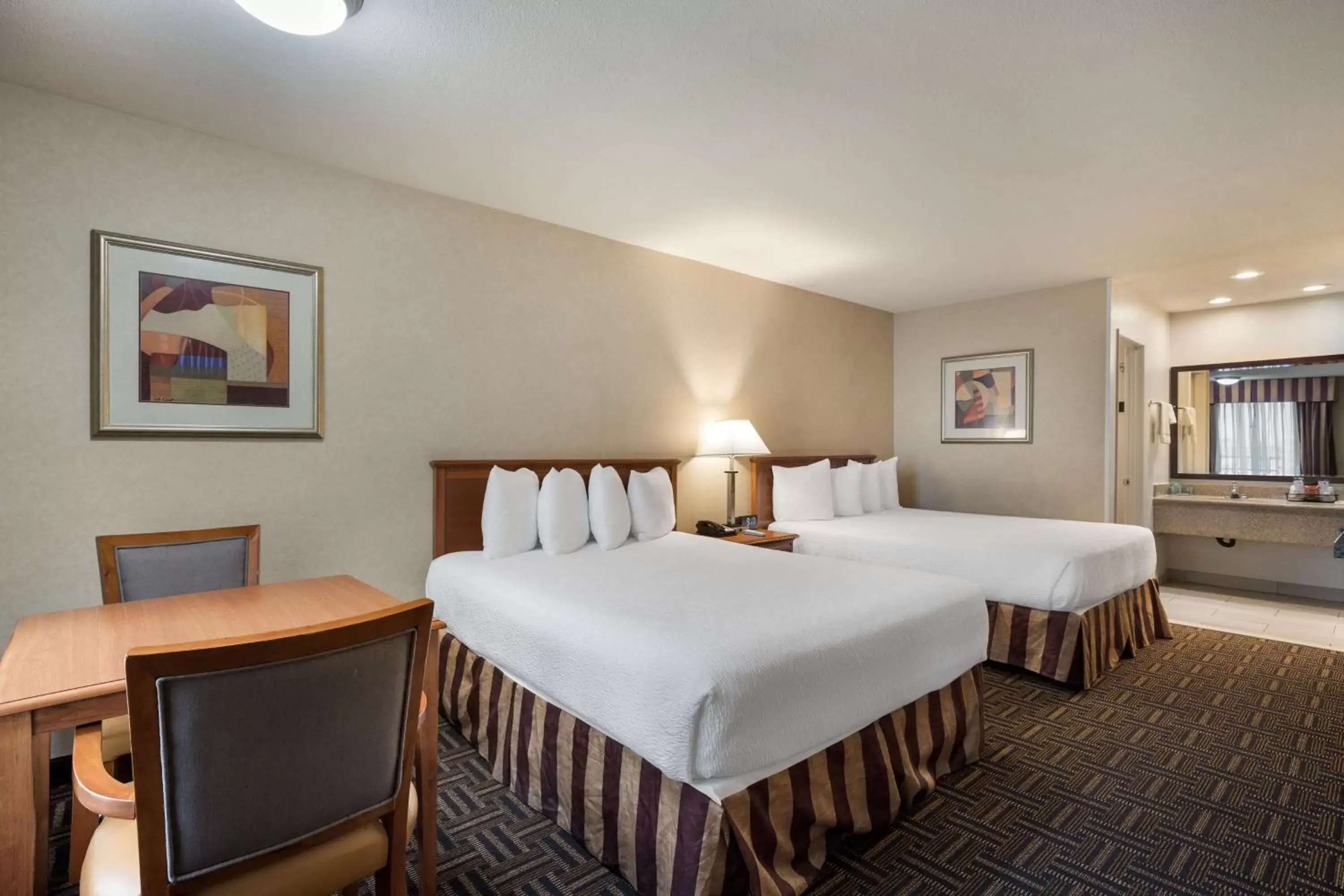 Bedroom, Bed in Best Western Norwalk Inn Bedroom, Bed in Best Western Norwalk Inn