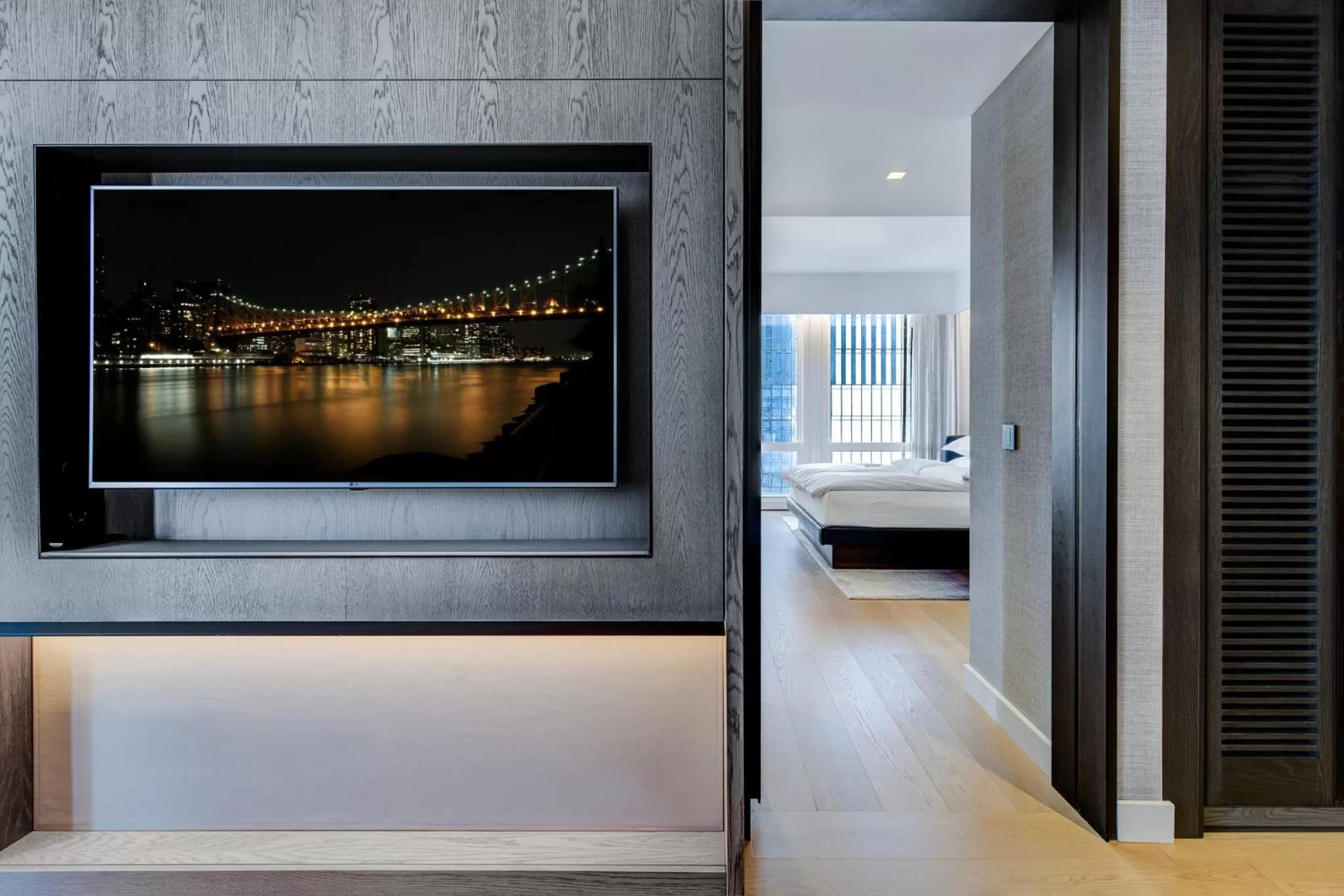 Photo of the whole room, Bed in Equinox Hotel New York