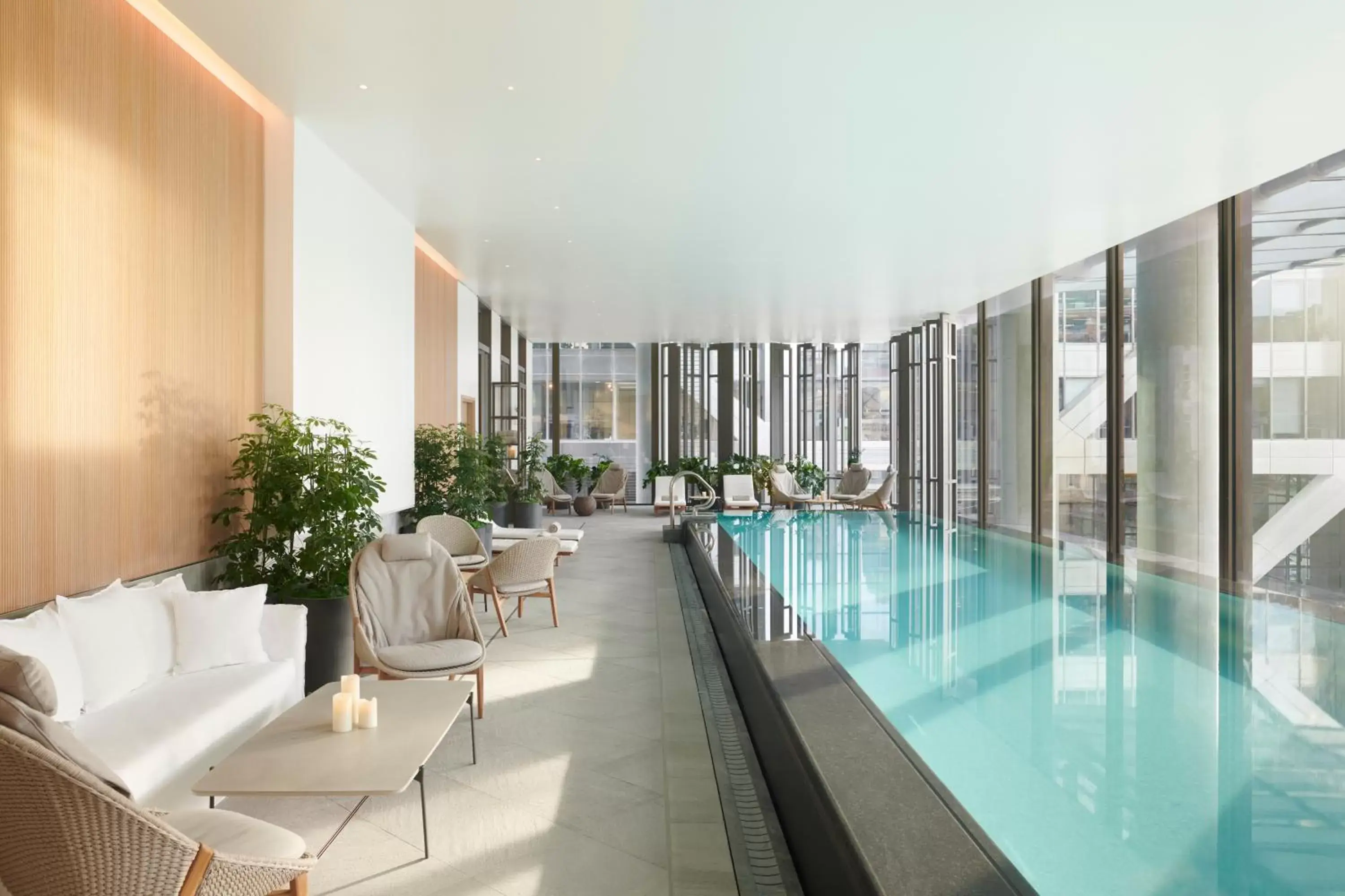 Swimming pool in Pan Pacific London Swimming pool in Pan Pacific London