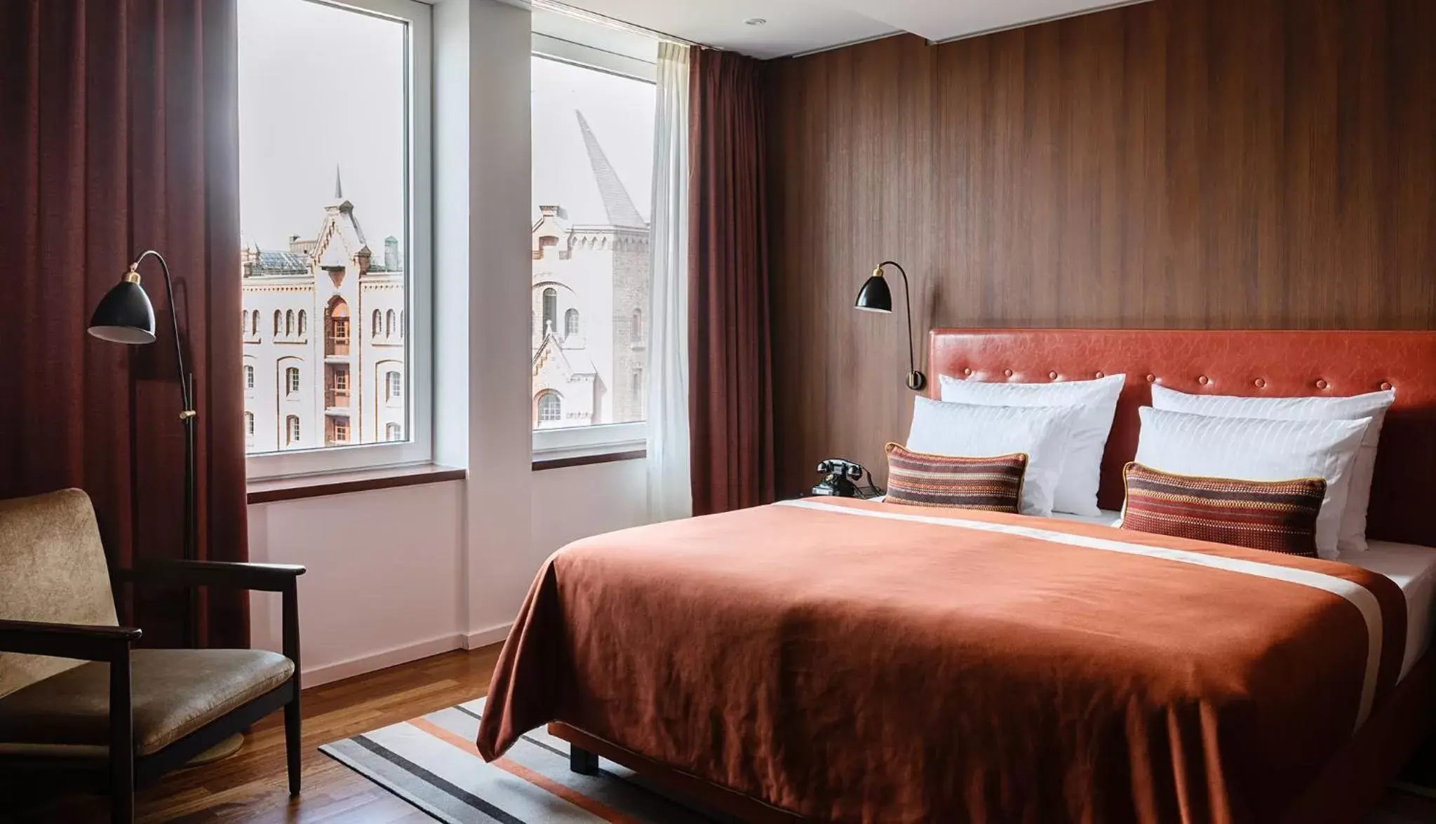 Seating area, Bed in AMERON Hamburg Hotel Speicherstadt Seating area, Bed in AMERON Hamburg Hotel Speicherstadt