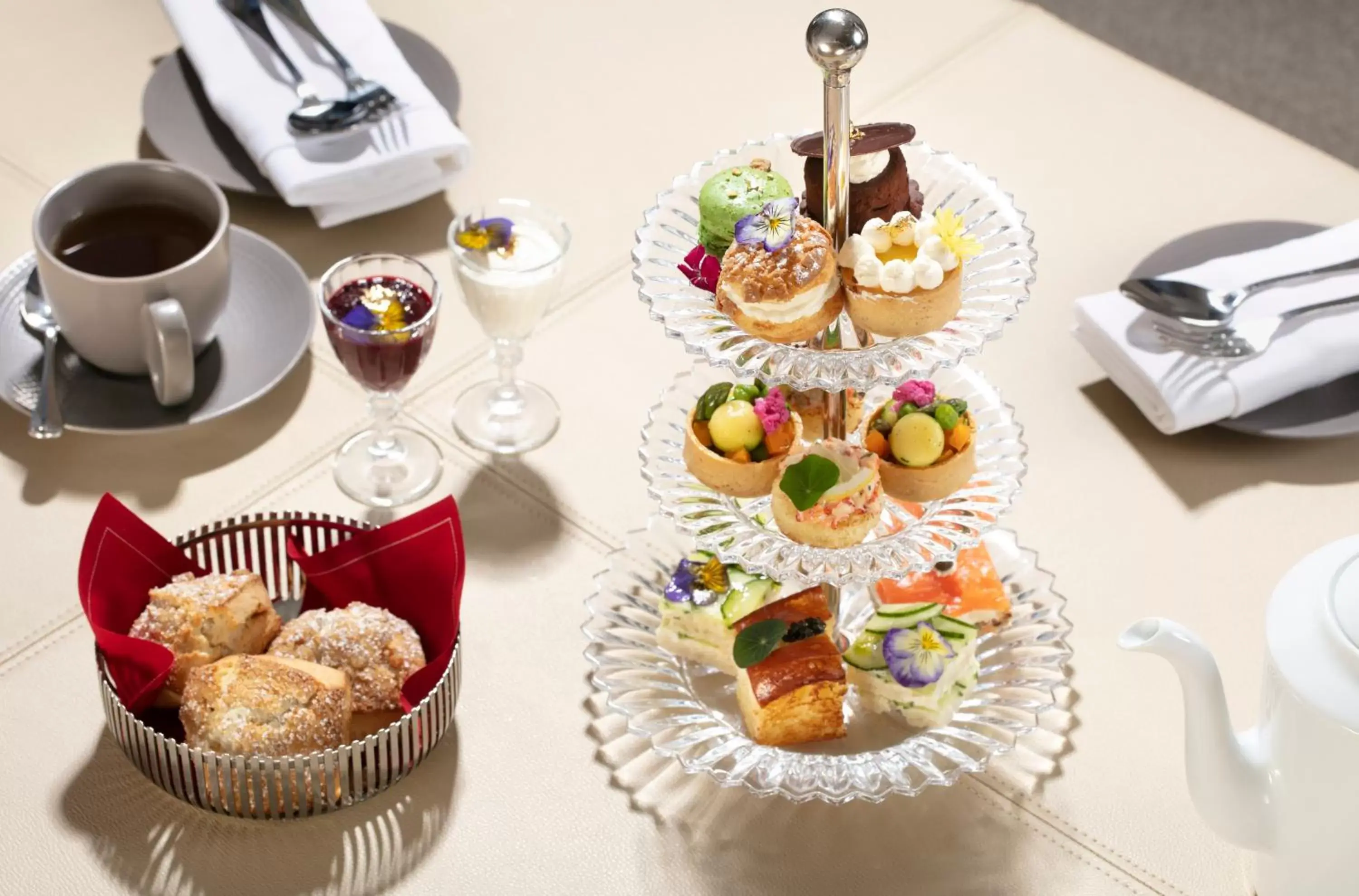 Restaurant/places to eat in Baccarat Hotel and Residences New York Restaurant/places to eat in Baccarat Hotel and Residences New York