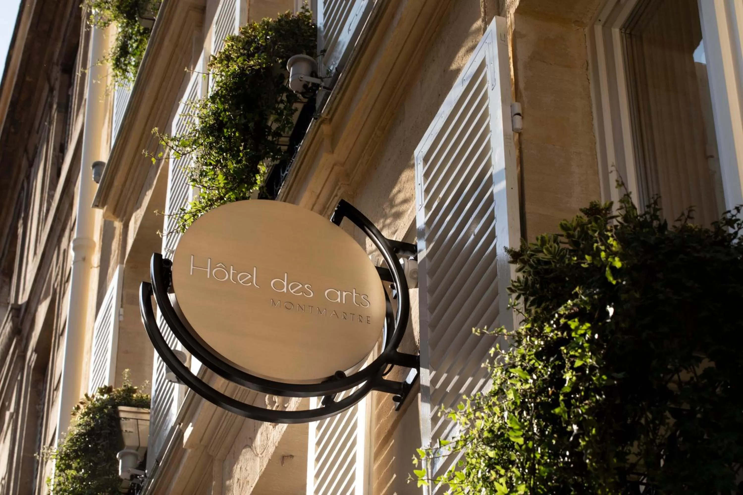 Property building in Hôtel des Arts Montmartre