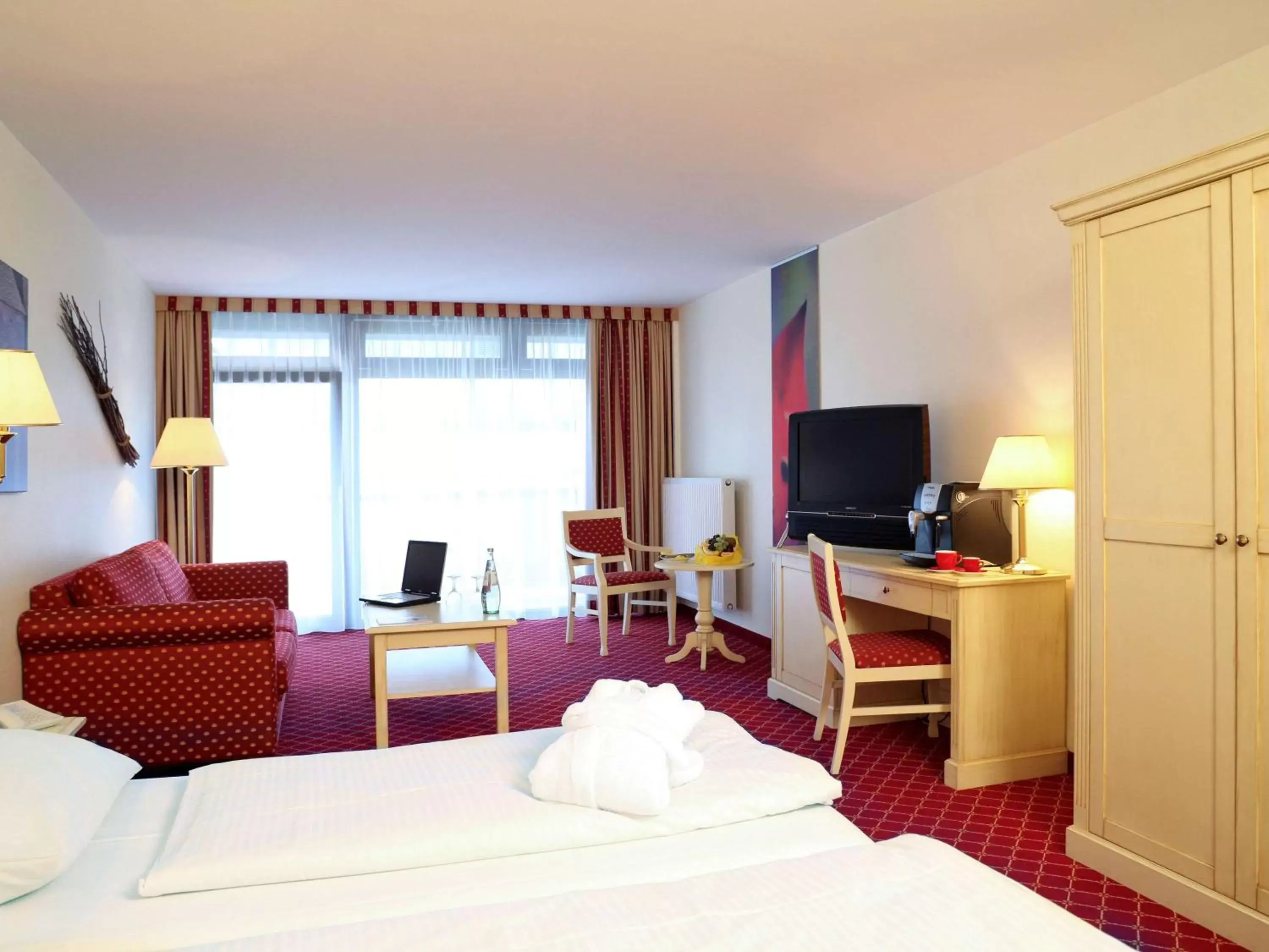 Photo of the whole room, Bed in Hotel Chateau Kurfürstendamm Photo of the whole room, Bed in Hotel Chateau Kurfürstendamm