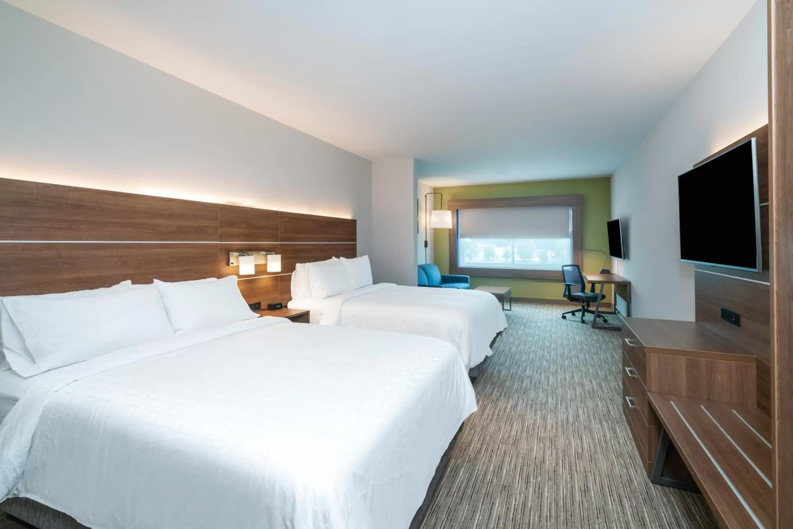 Photo of the whole room, Bed in Holiday Inn Express & Suites Atlanta Airport NE - Hapeville by IHG Photo of the whole room, Bed in Holiday Inn Express & Suites Atlanta Airport NE - Hapeville by IHG