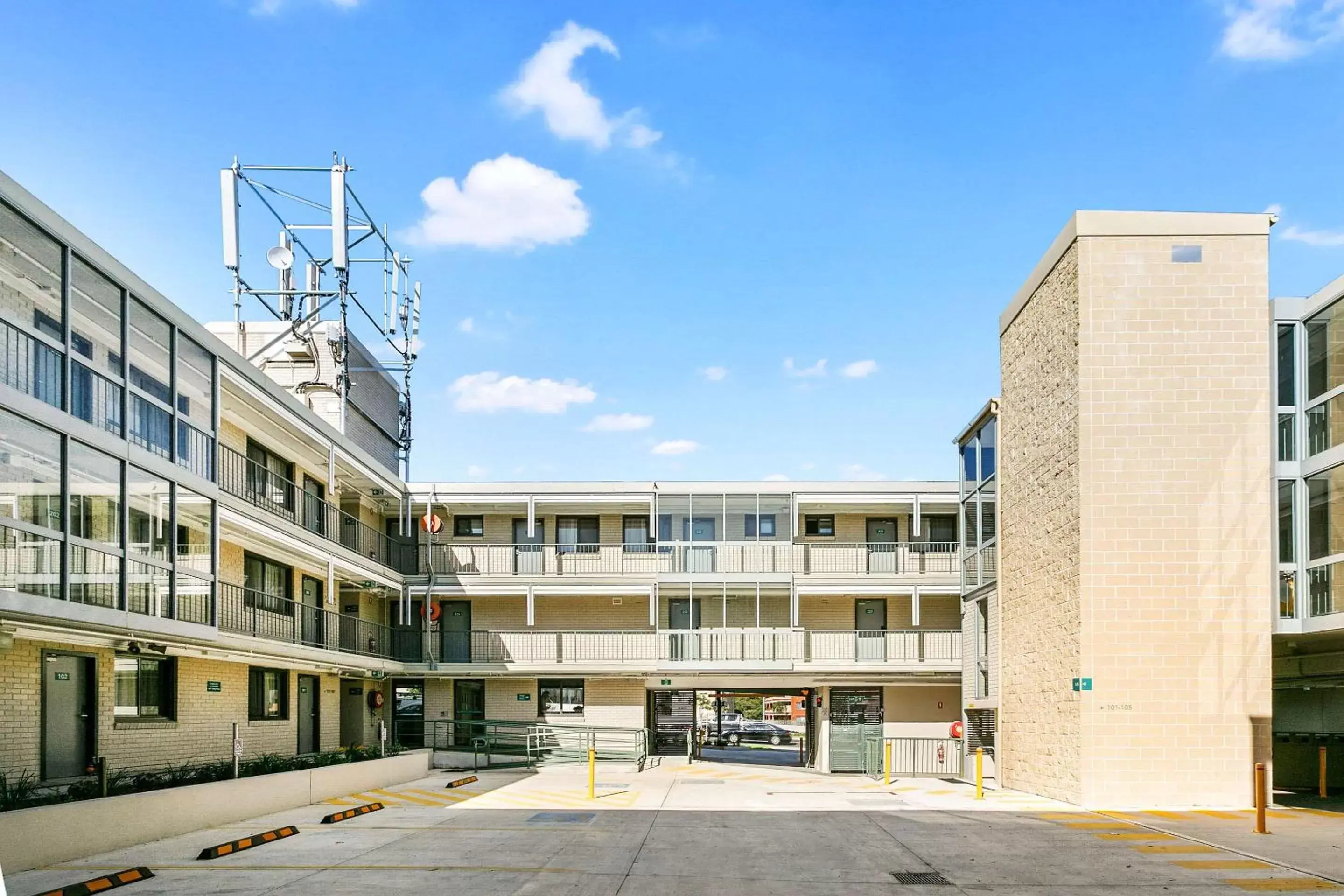 Property building in Quality Inn Sunshine Haberfield Property building in Quality Inn Sunshine Haberfield