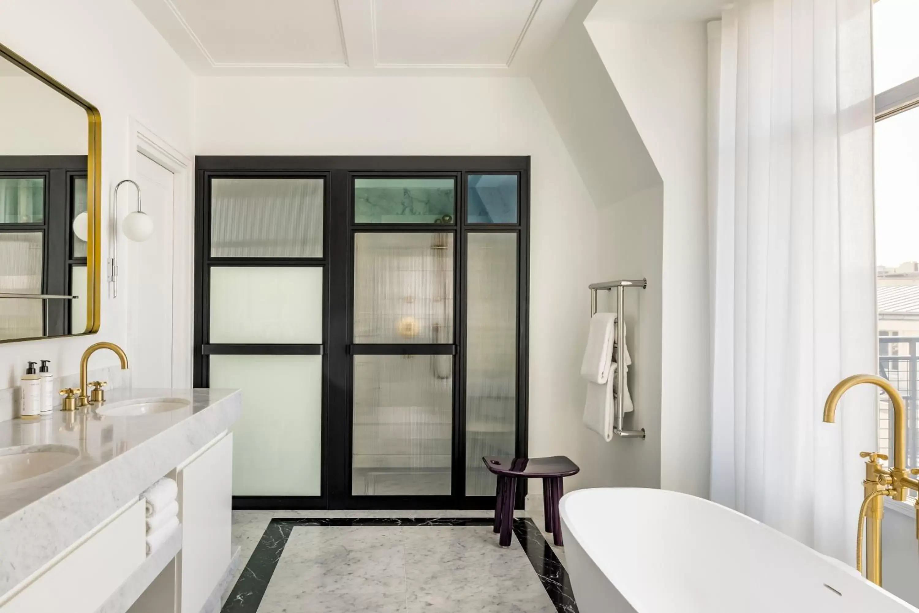 Bathroom in Kimpton - St Honoré Paris by IHG Bathroom in Kimpton - St Honoré Paris by IHG
