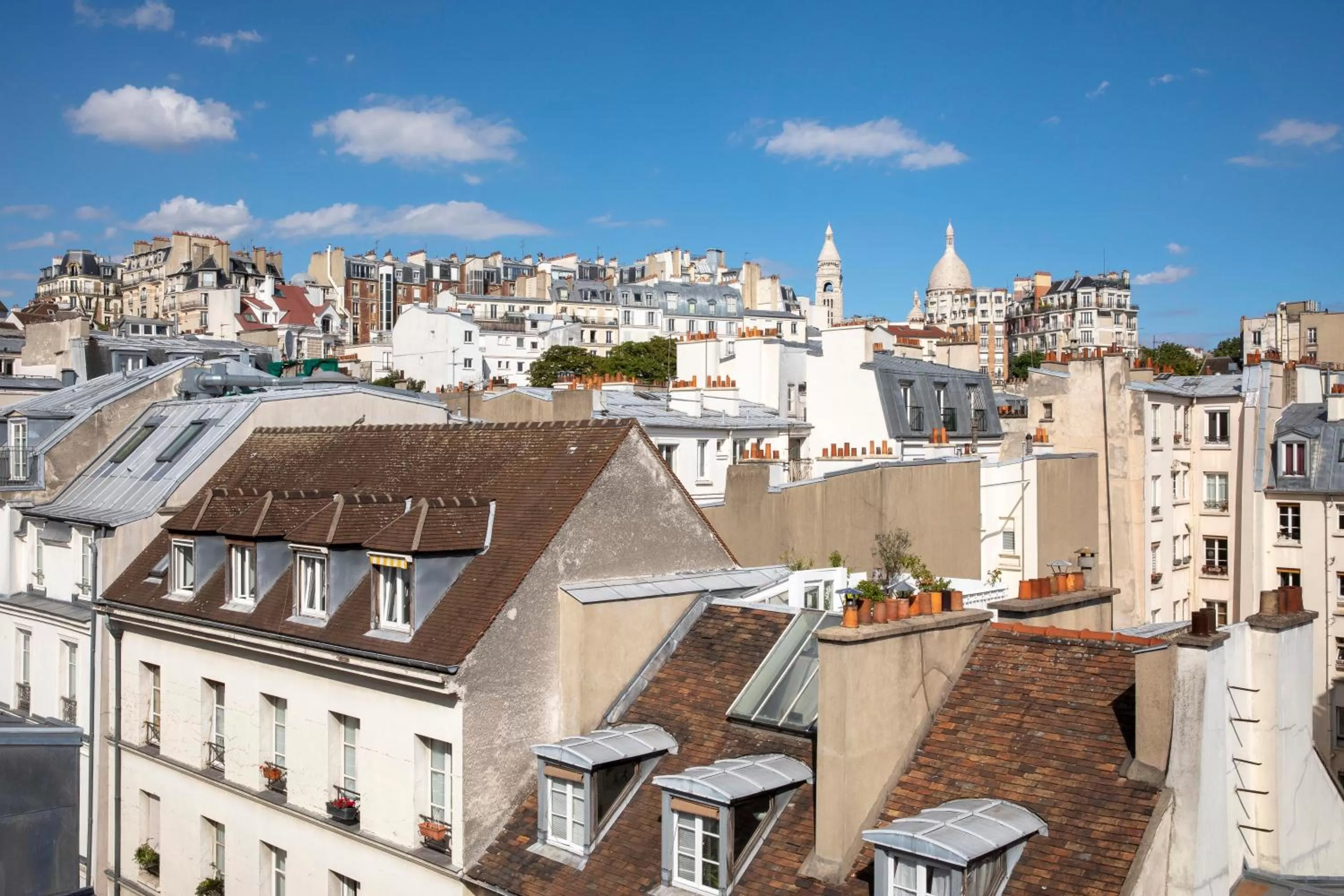 Bird's eye view in Hôtel des Arts Montmartre