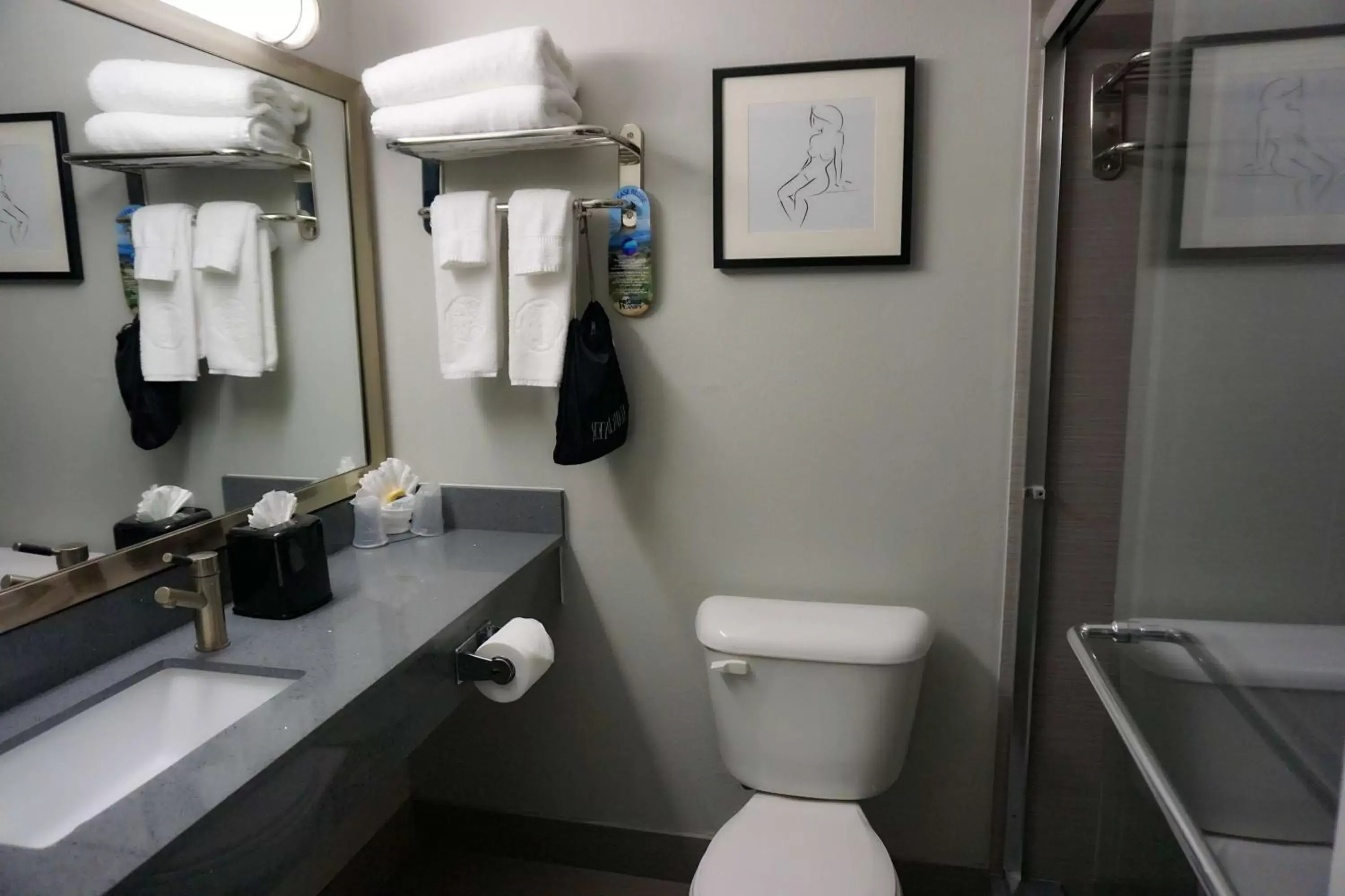 Bathroom in Hartford Hotel Best Western Signature Collection Bathroom in Hartford Hotel Best Western Signature Collection