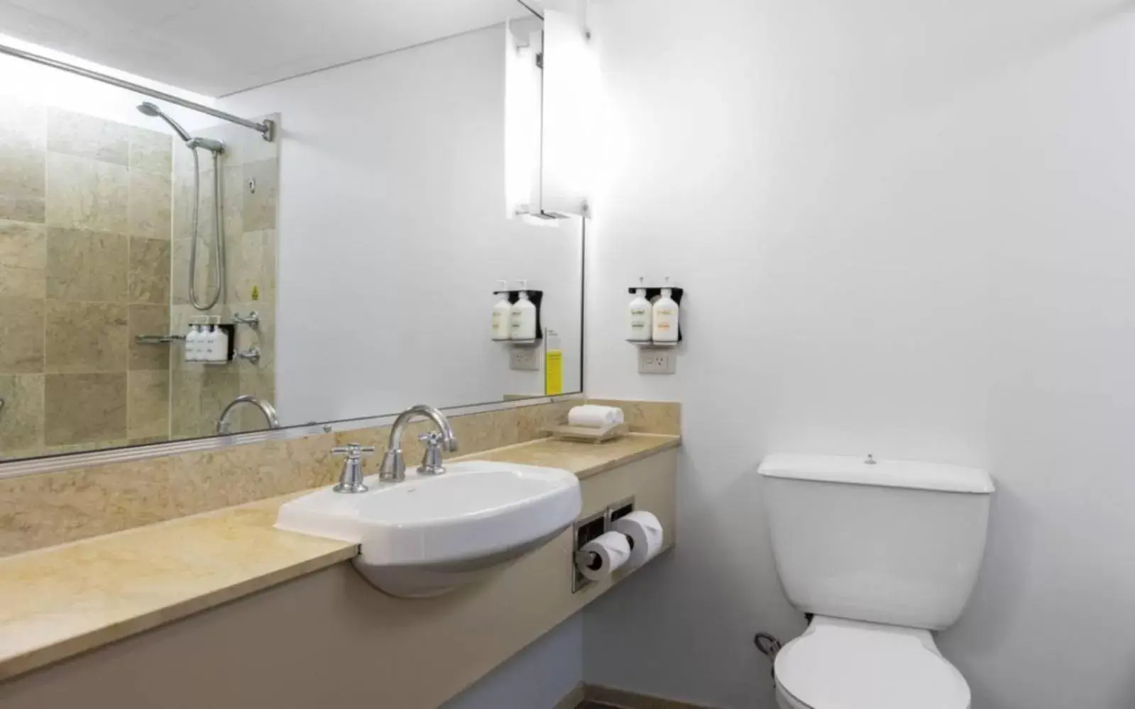 Toilet in Holiday Inn Sydney Potts Point Toilet in Holiday Inn Sydney Potts Point