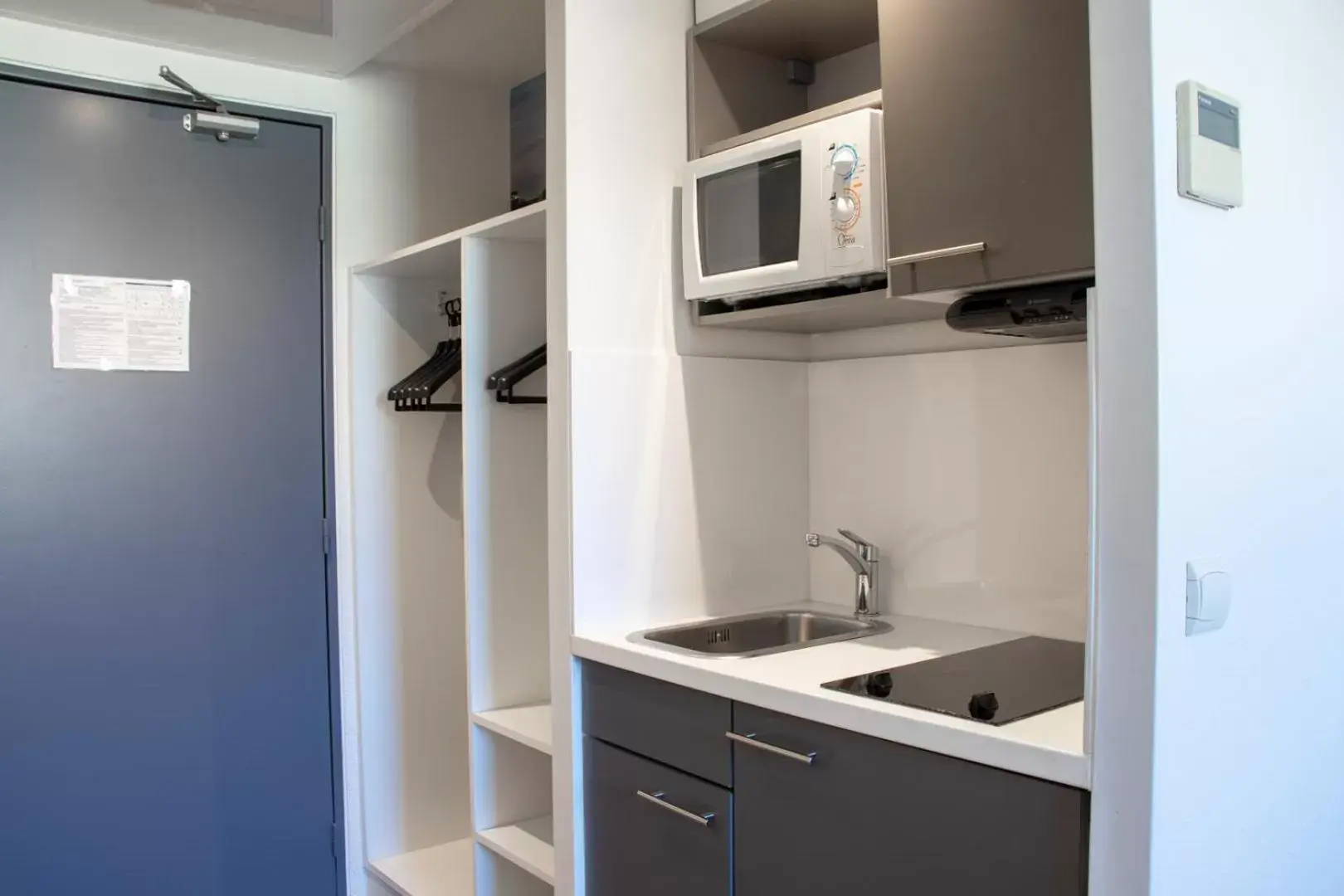 Kitchen or kitchenette in Victoria Garden Bordeaux Centre Kitchen or kitchenette in Victoria Garden Bordeaux Centre