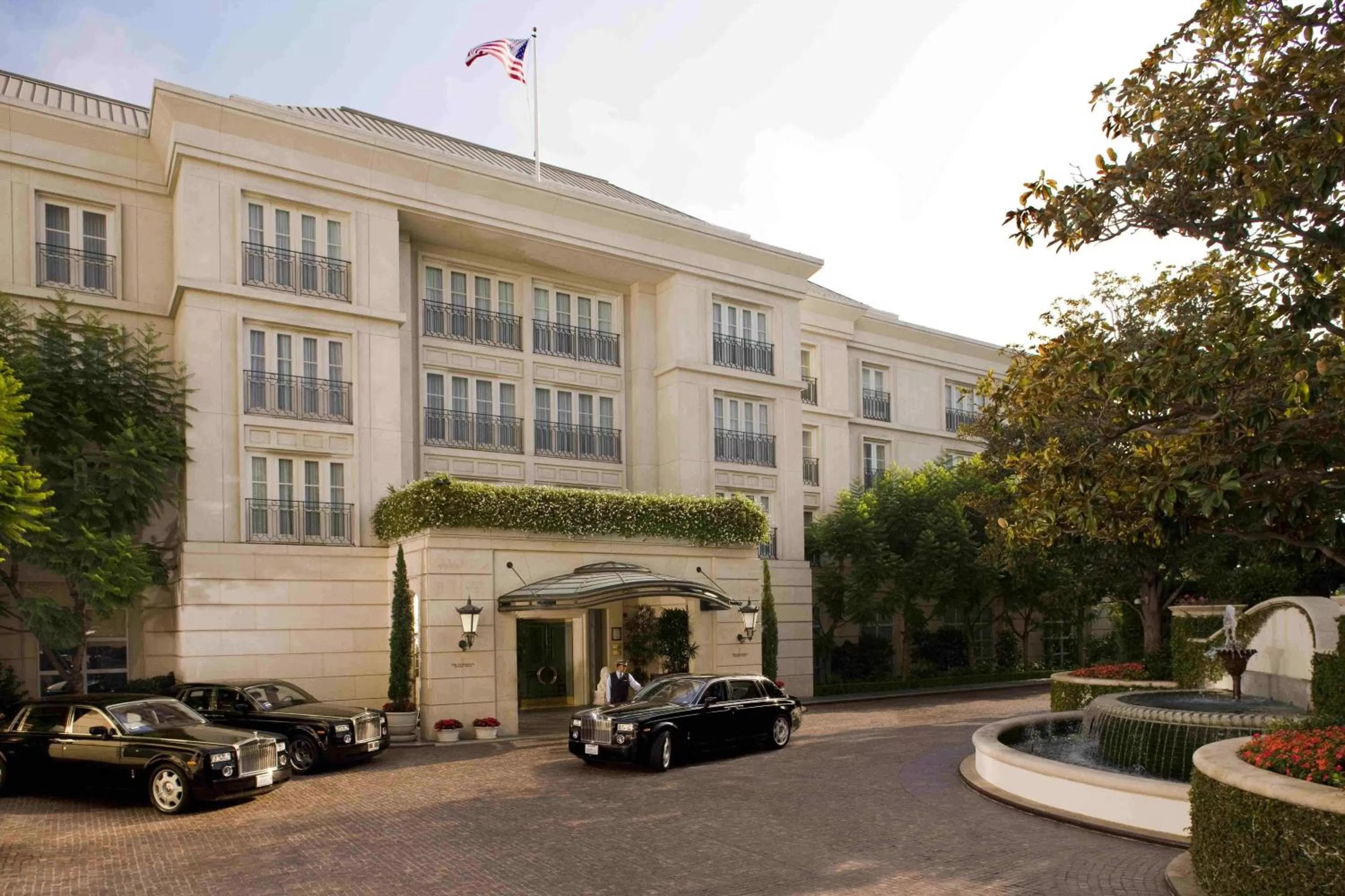 Facade/entrance in The Peninsula Beverly Hills