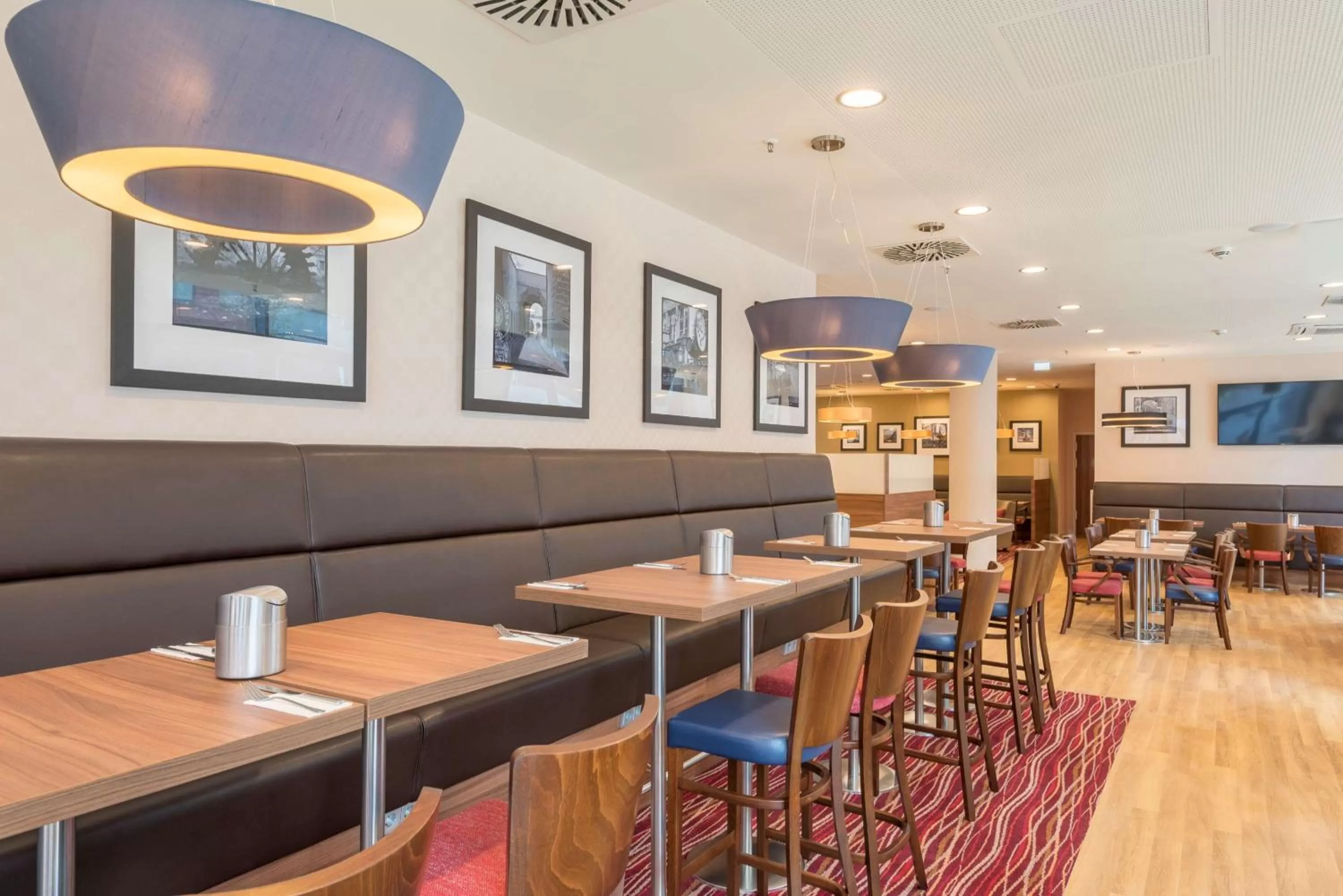 Restaurant/places to eat in Hampton By Hilton Hamburg City Centre