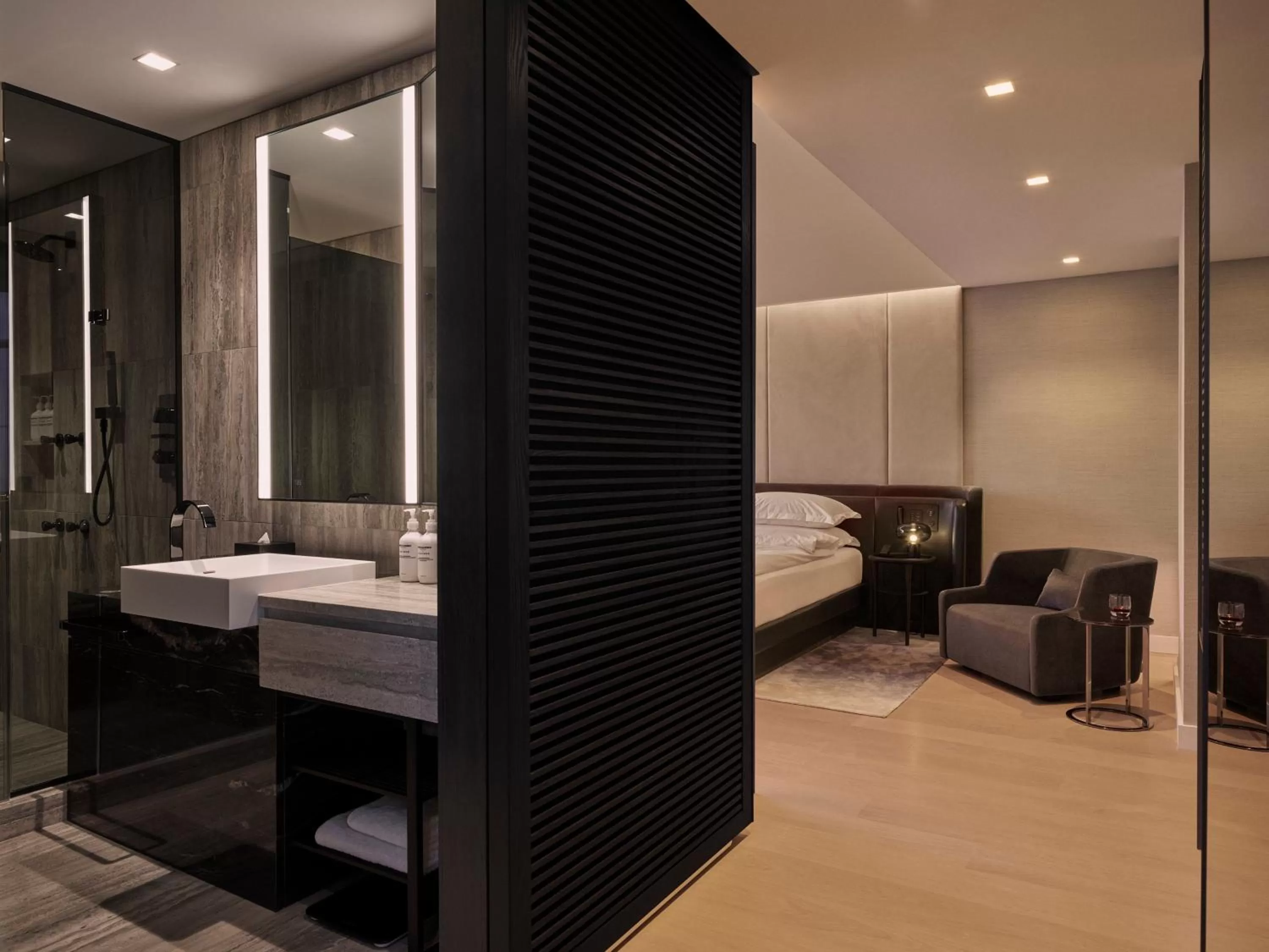 Property building, Bed in Equinox Hotel New York