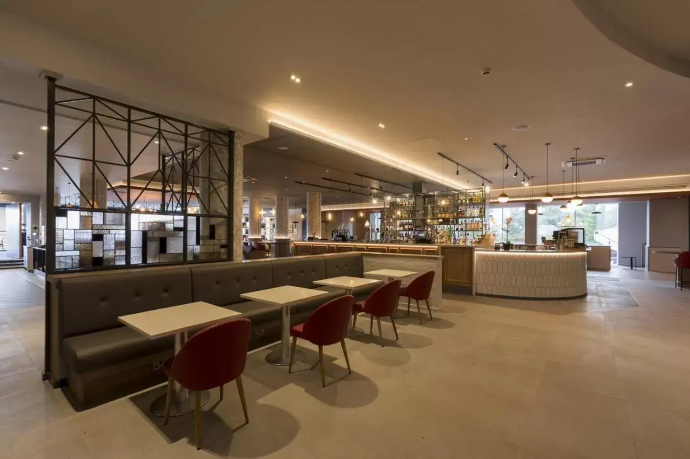 Restaurant/places to eat in Holiday Inn Edinburgh Zoo by IHG Restaurant/places to eat in Holiday Inn Edinburgh Zoo by IHG