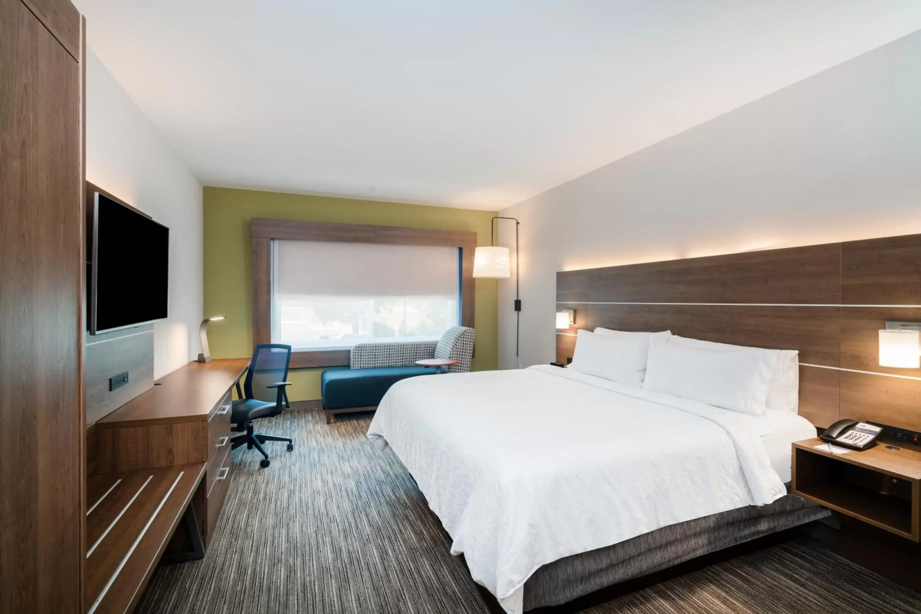 Bedroom, Bed in Holiday Inn Express & Suites Atlanta Airport NE - Hapeville by IHG Bedroom, Bed in Holiday Inn Express & Suites Atlanta Airport NE - Hapeville by IHG