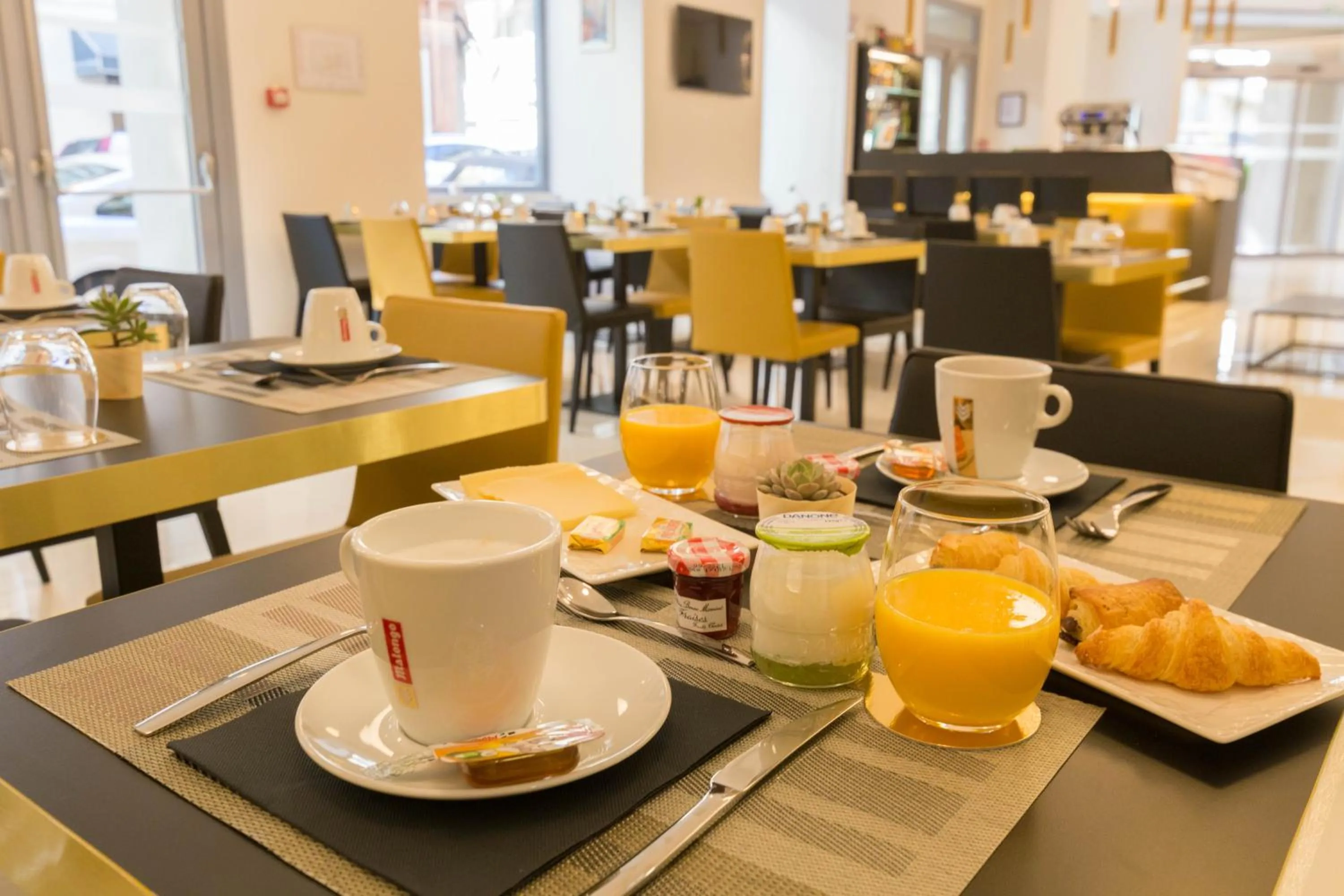 Breakfast in Hôtel Nice Azur Riviera