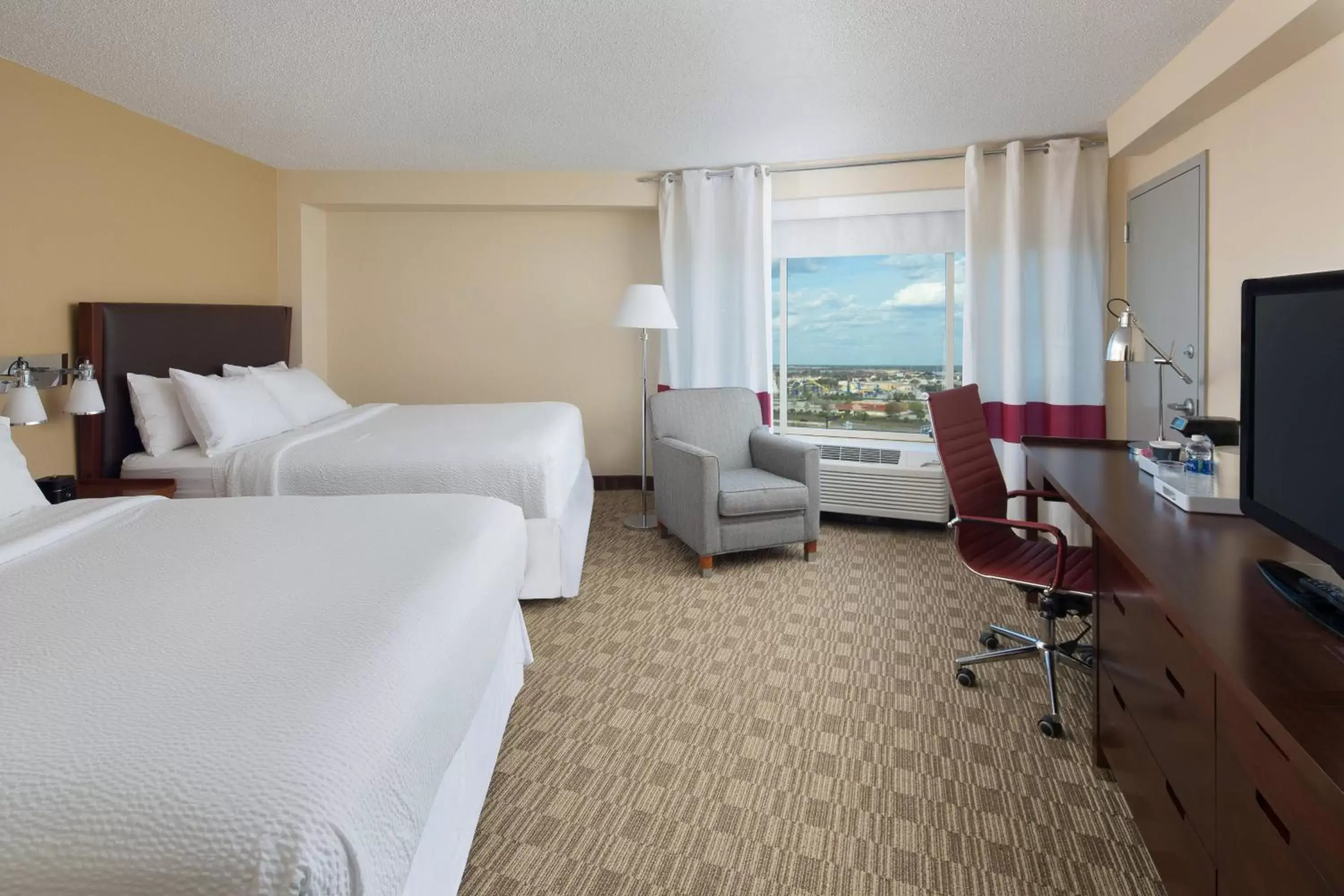 Photo of the whole room, Bed in Four Points by Sheraton Orlando International Drive Photo of the whole room, Bed in Four Points by Sheraton Orlando International Drive