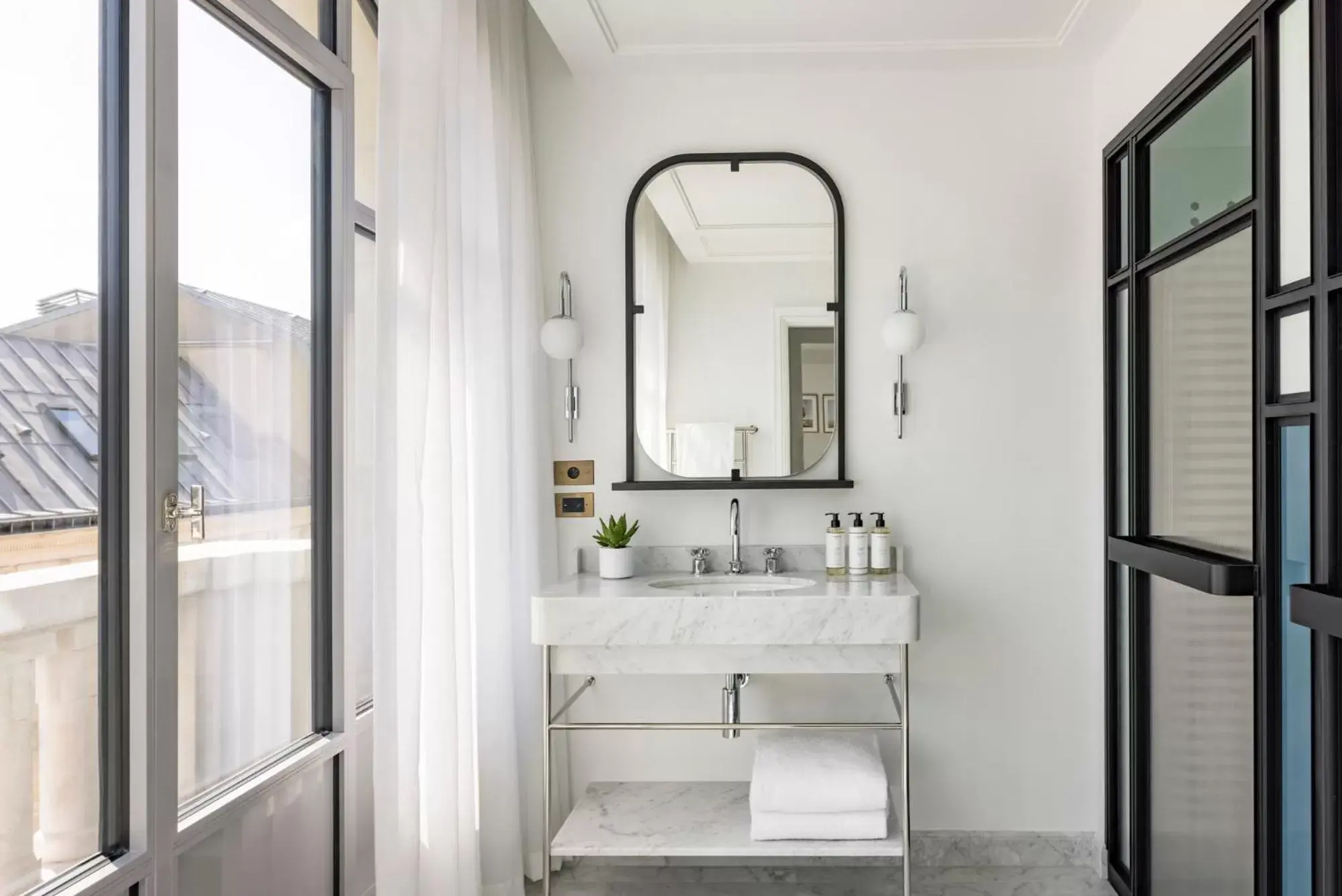 Bathroom in Kimpton - St Honoré Paris by IHG Bathroom in Kimpton - St Honoré Paris by IHG