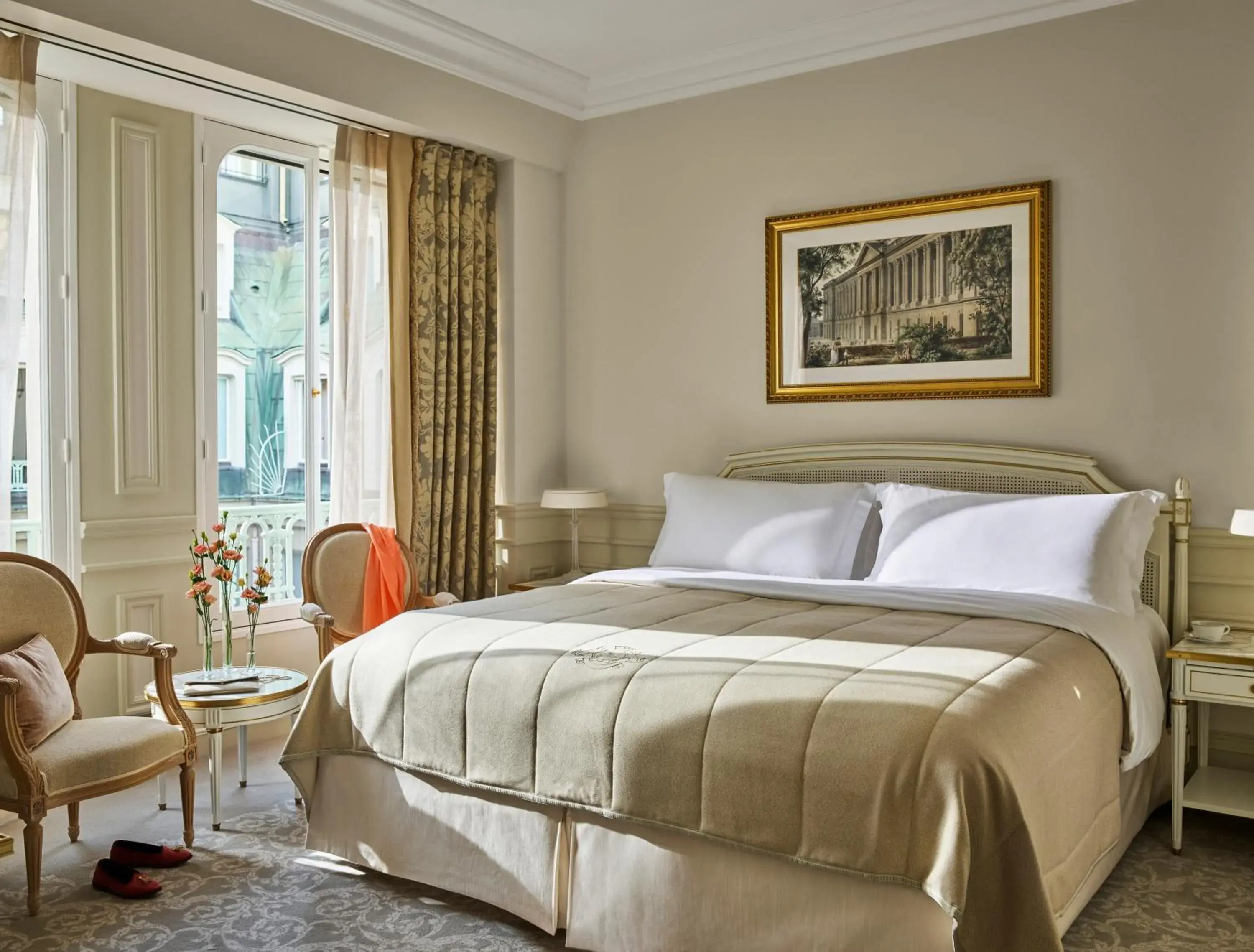 Bedroom, Bed in Le Meurice – Dorchester Collection Bedroom, Bed in Le Meurice – Dorchester Collection