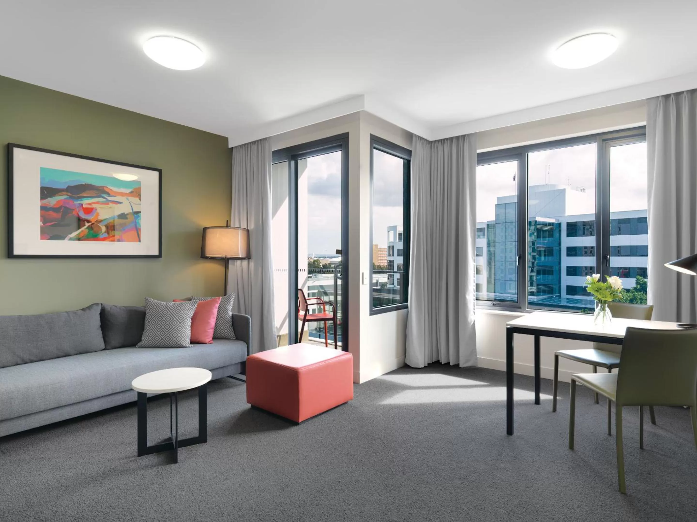 TV and multimedia in Adina Apartment Hotel Sydney Airport