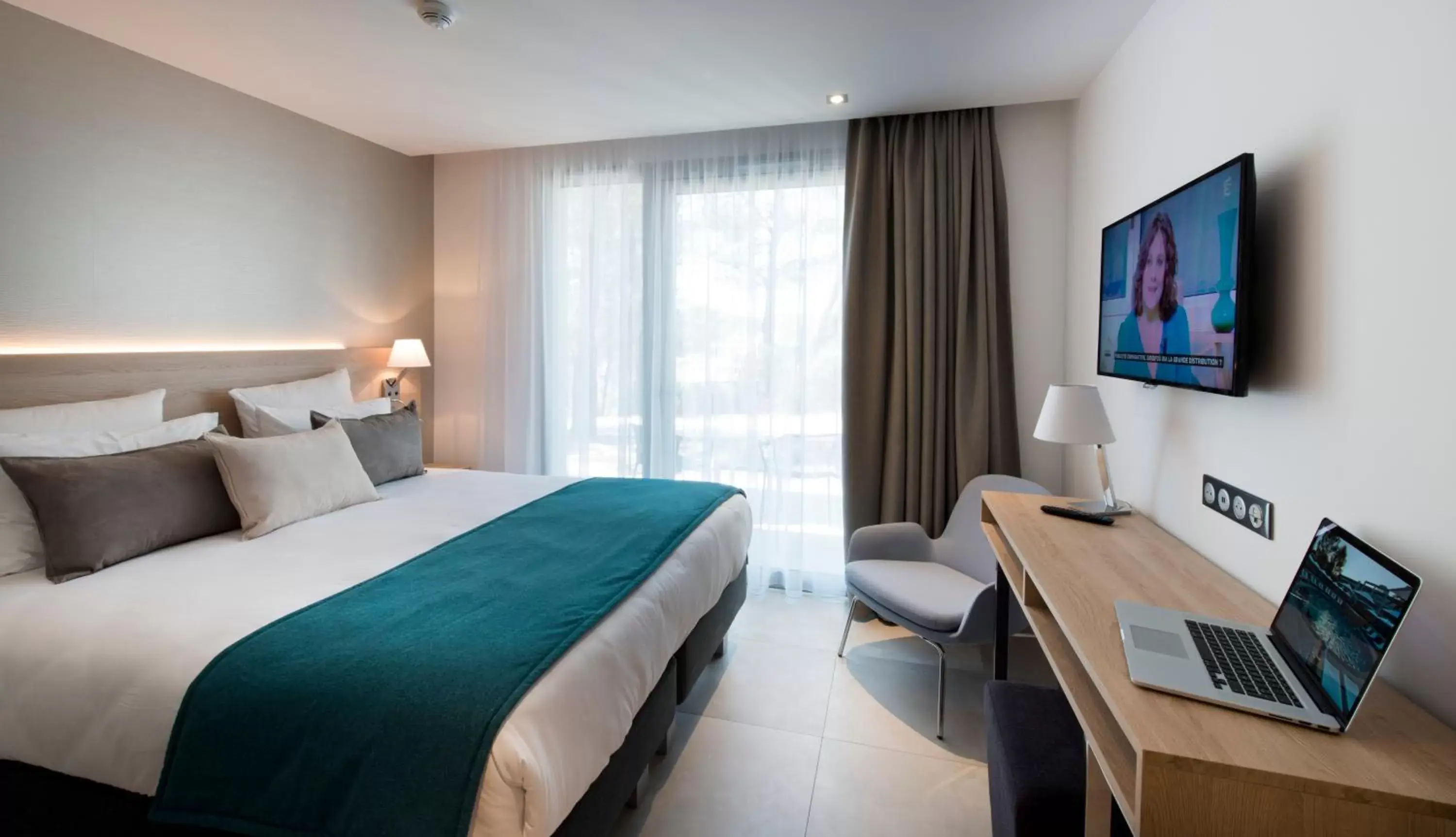Photo of the whole room, Bed in Golden Tulip Sophia Antipolis - Hotel & Spa Photo of the whole room, Bed in Golden Tulip Sophia Antipolis - Hotel & Spa