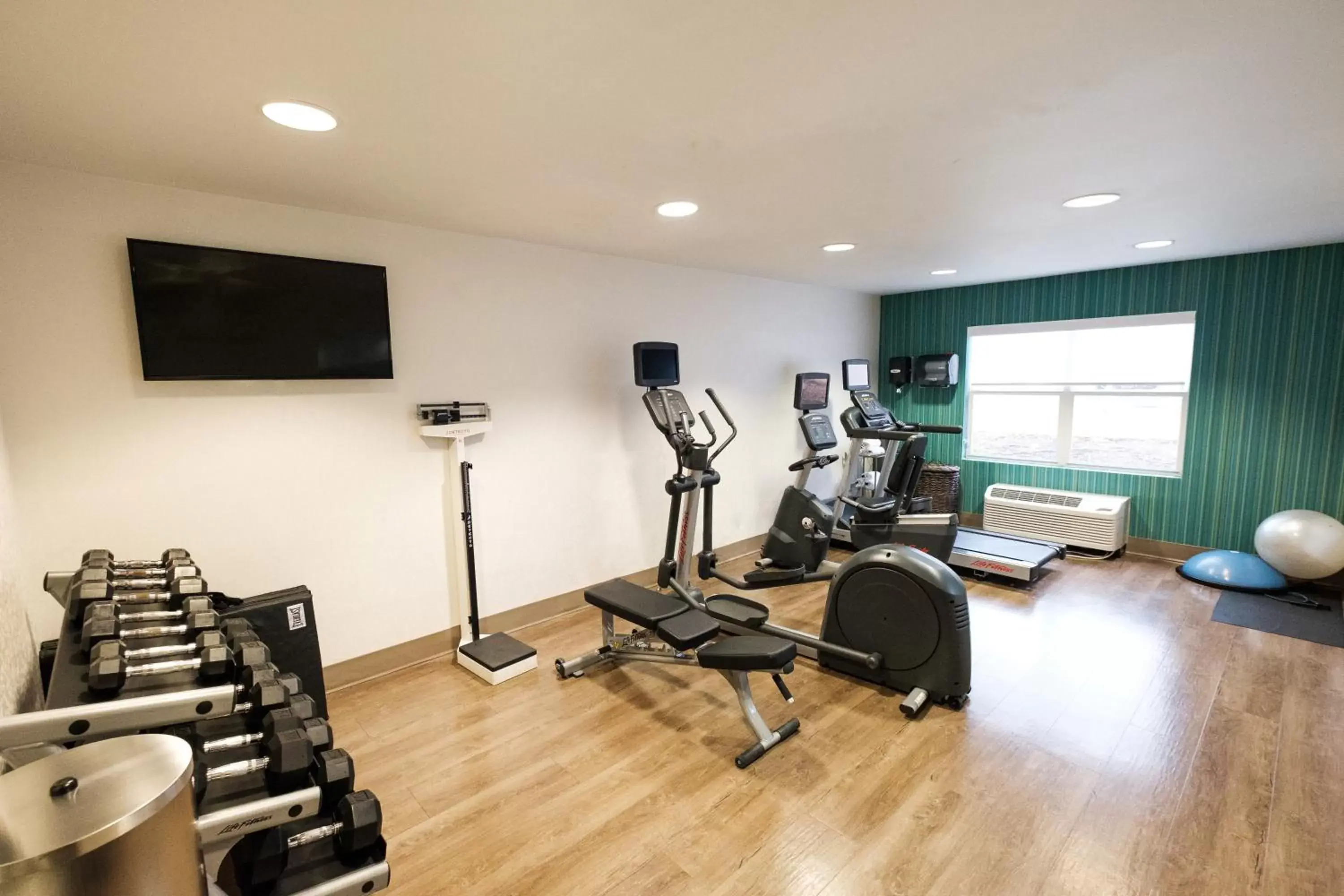 Fitness centre/facilities in Holiday Inn Express Atlanta - Northeast I-85 - Clairmont Road by IHG Fitness centre/facilities in Holiday Inn Express Atlanta - Northeast I-85 - Clairmont Road by IHG