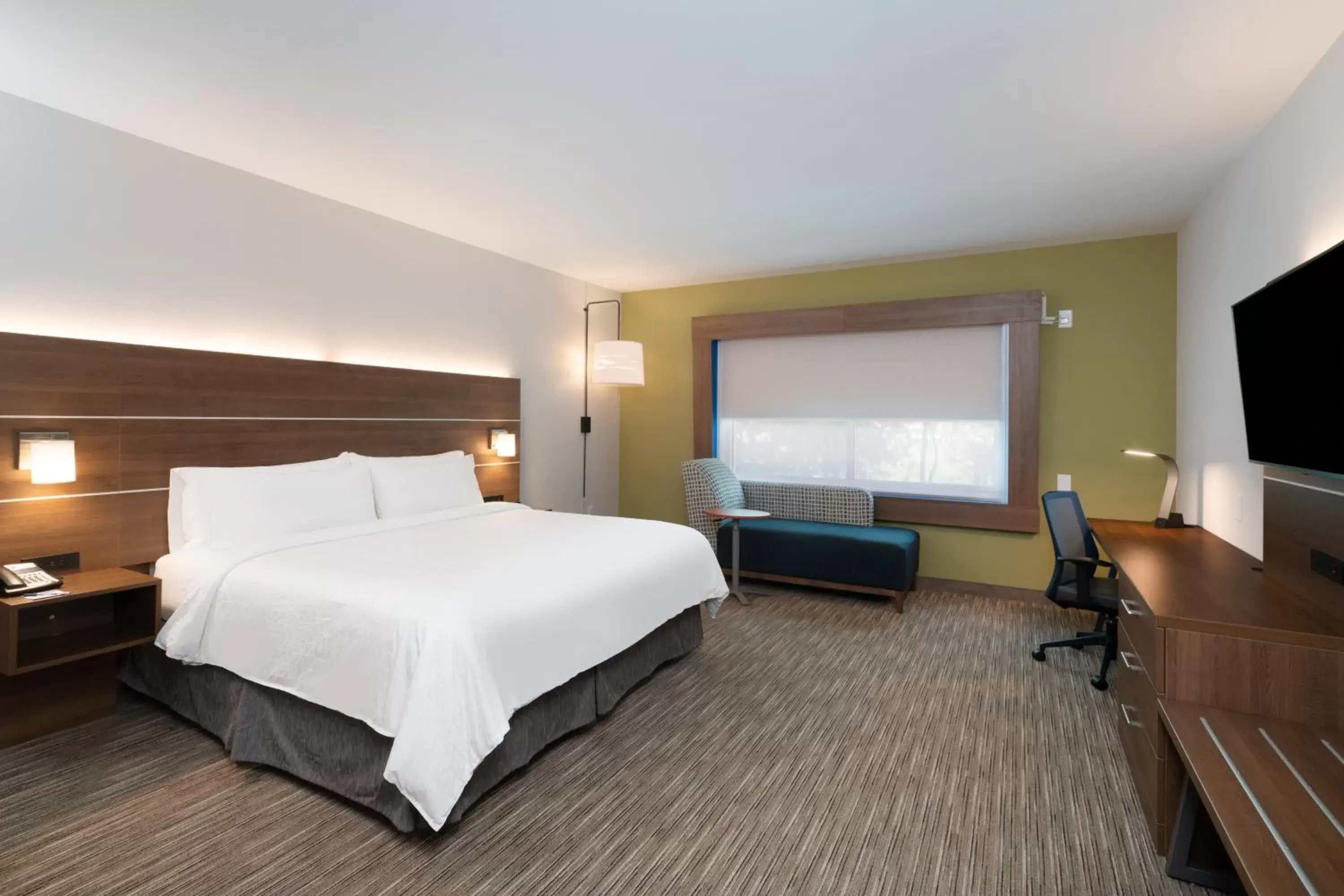 Photo of the whole room, Bed in Holiday Inn Express & Suites Atlanta Airport NE - Hapeville by IHG Photo of the whole room, Bed in Holiday Inn Express & Suites Atlanta Airport NE - Hapeville by IHG