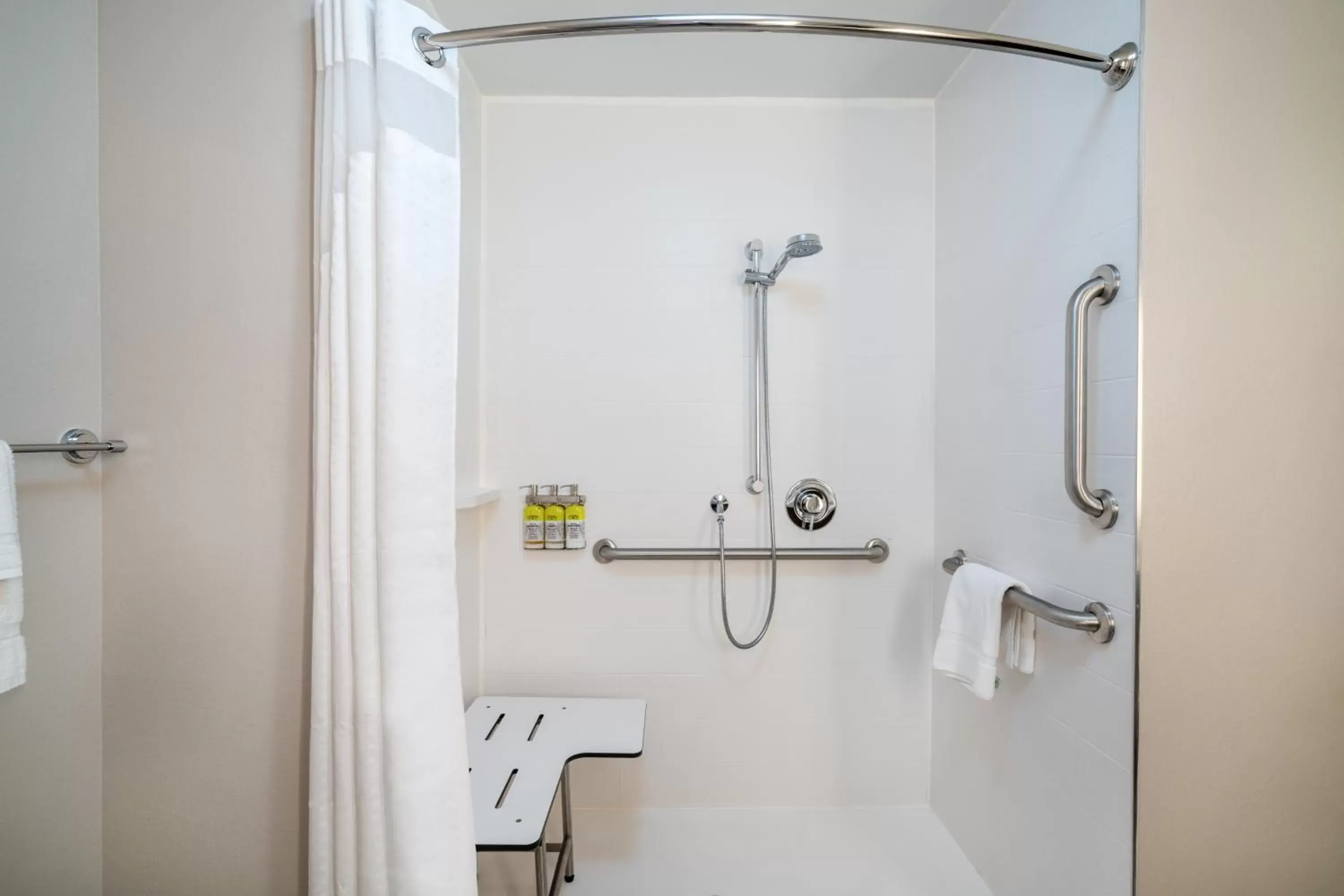 Bathroom in Holiday Inn Express & Suites Atlanta Airport NE - Hapeville by IHG Bathroom in Holiday Inn Express & Suites Atlanta Airport NE - Hapeville by IHG