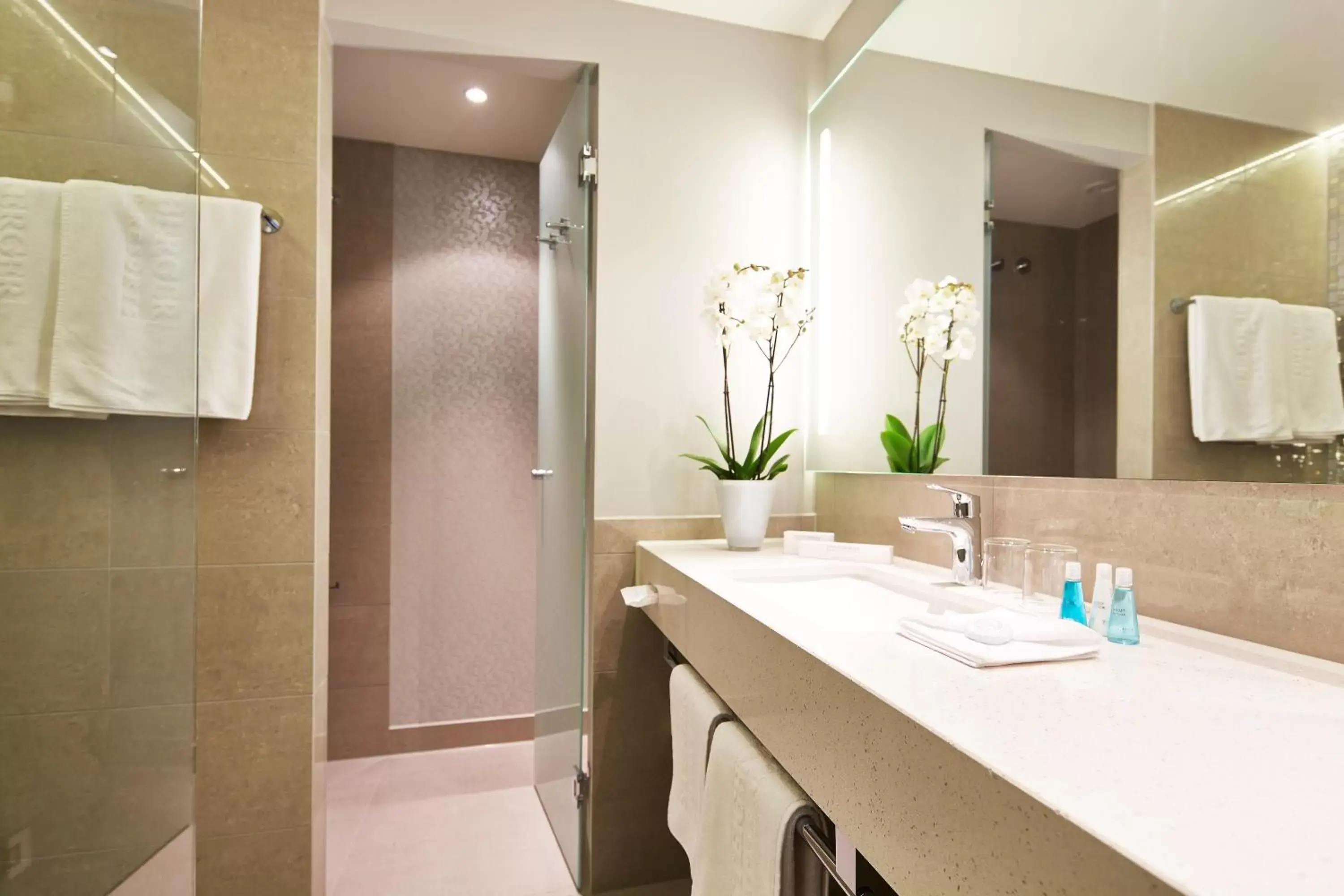 Bathroom in Steigenberger Hotel Am Kanzleramt Bathroom in Steigenberger Hotel Am Kanzleramt