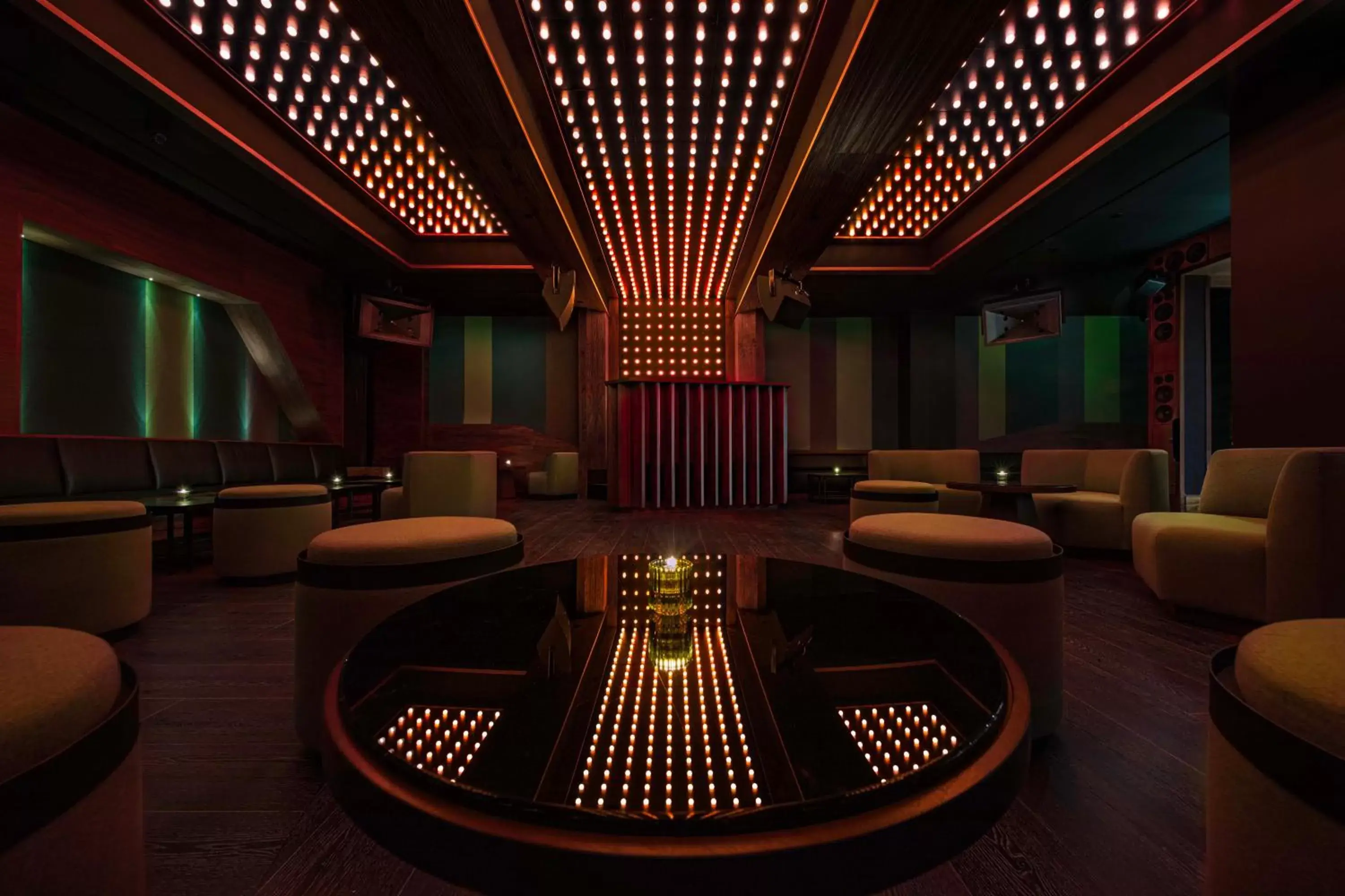 Nightclub / DJ in Moxy Brooklyn Williamsburg Nightclub / DJ in Moxy Brooklyn Williamsburg