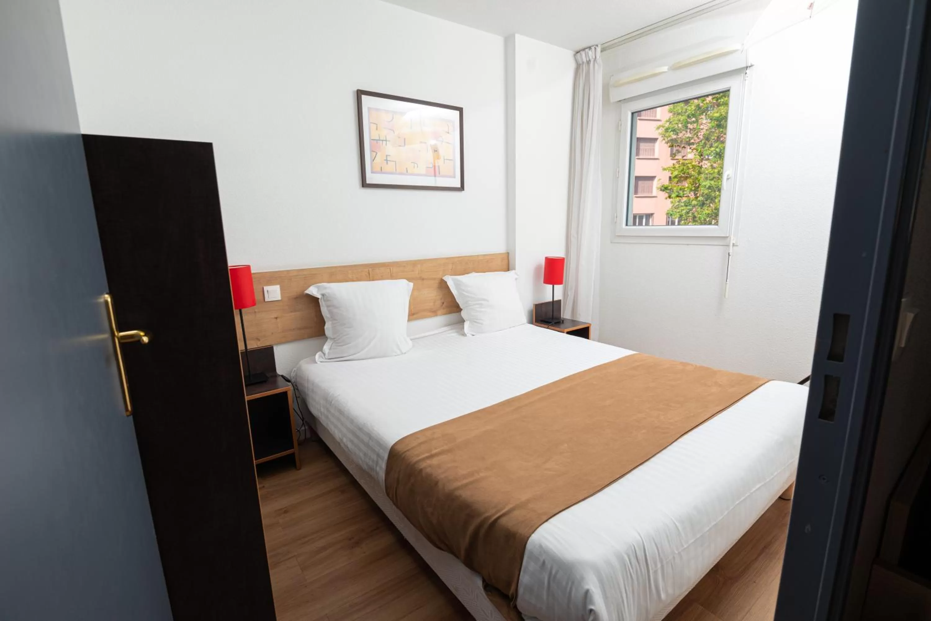 Photo of the whole room, Bed in Apparthotel Privilodges Lyon Lumière